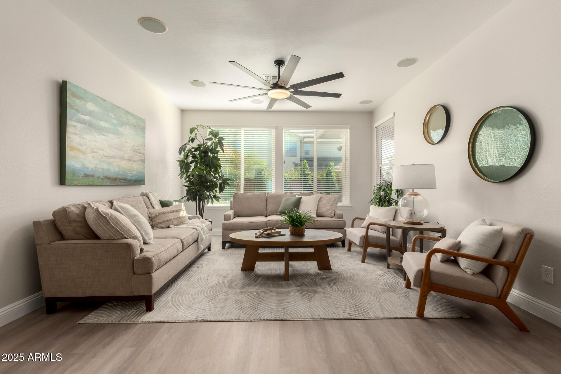 3955 E MESQUITE Street