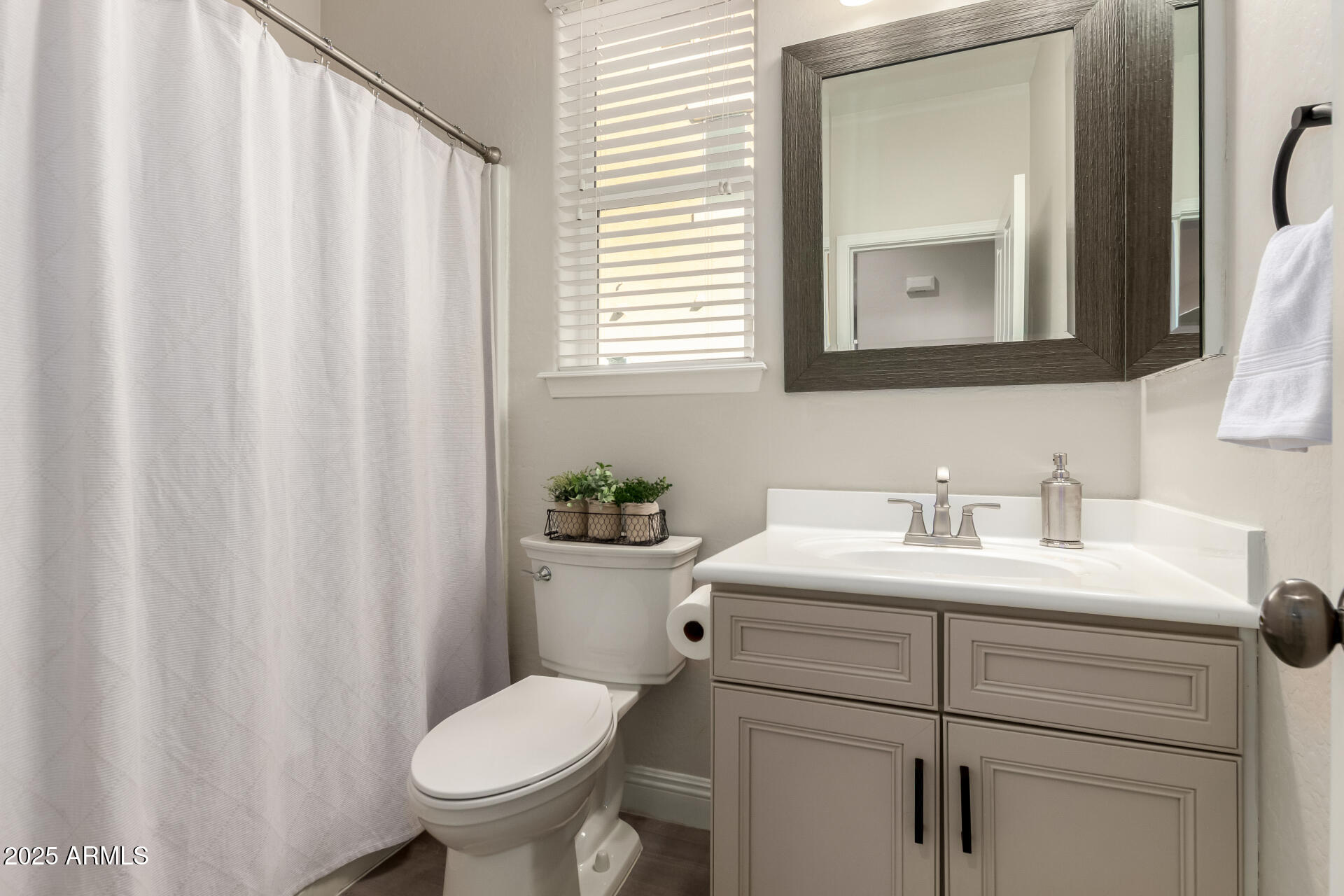 3955 E MESQUITE Street