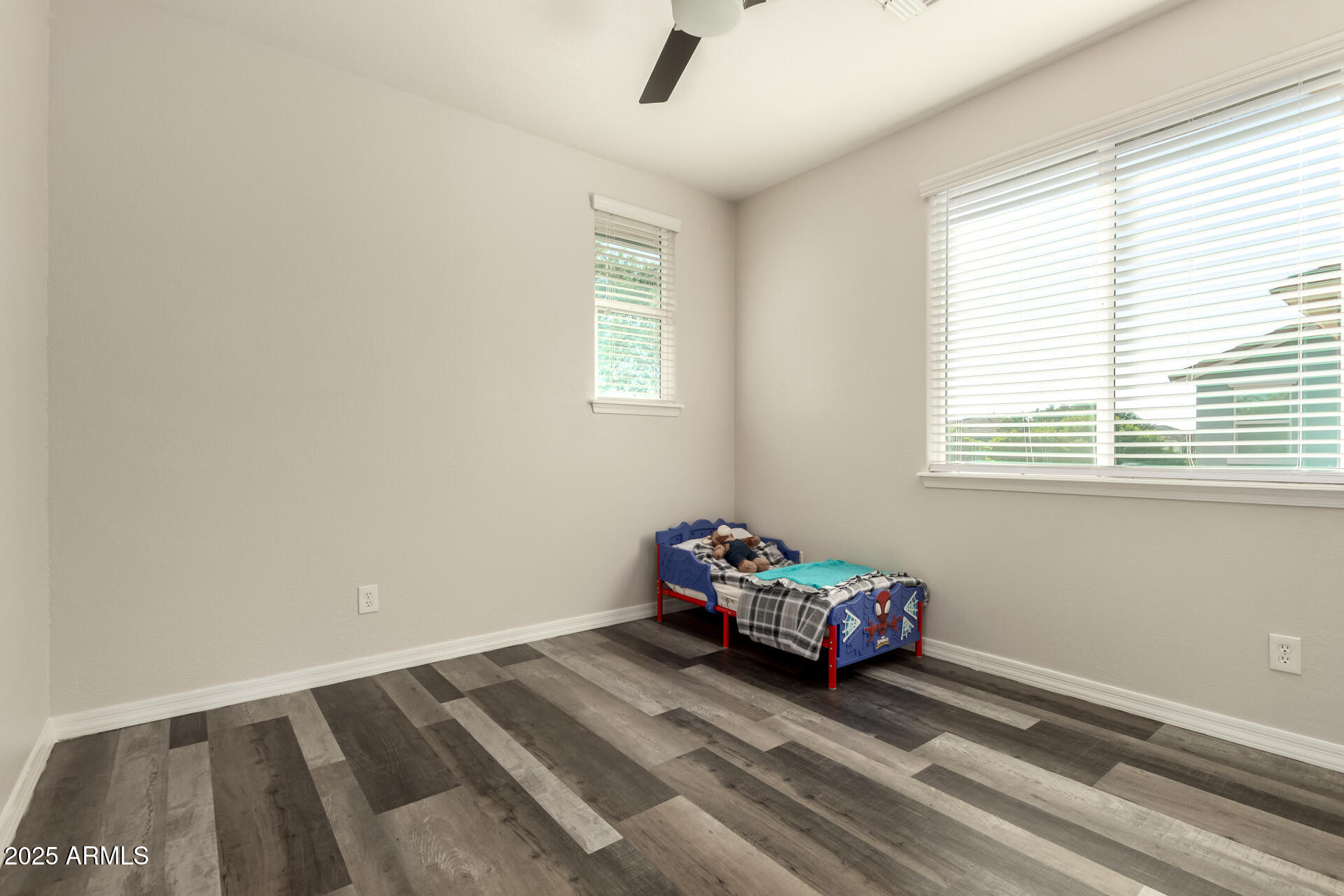 3955 E MESQUITE Street