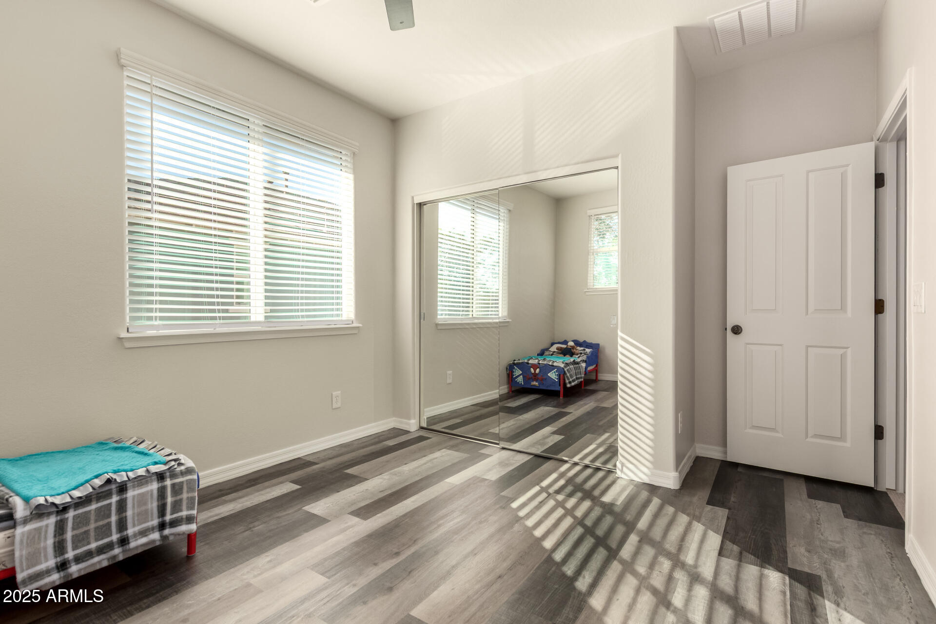 3955 E MESQUITE Street