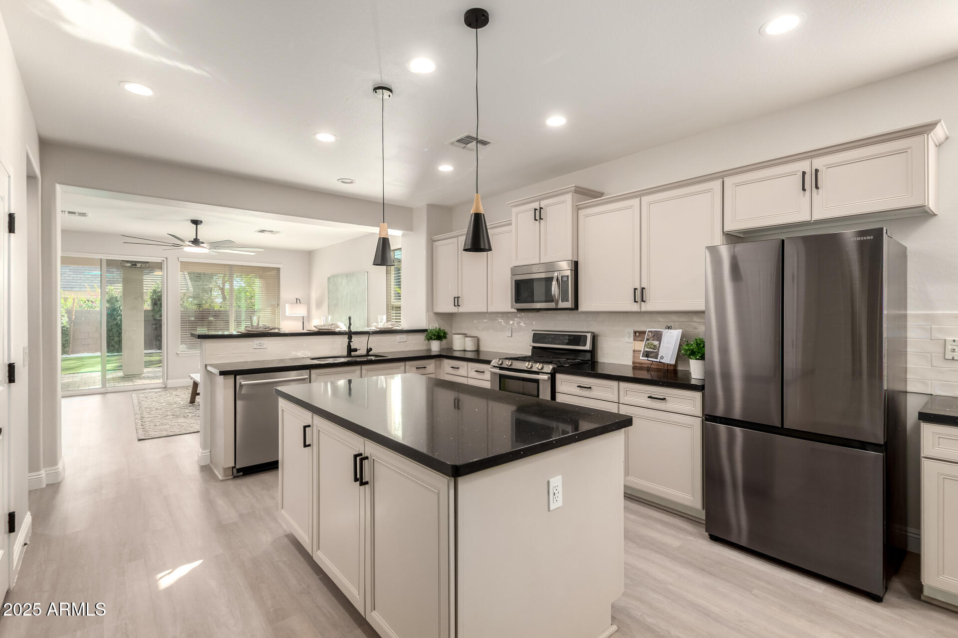 3955 E MESQUITE Street