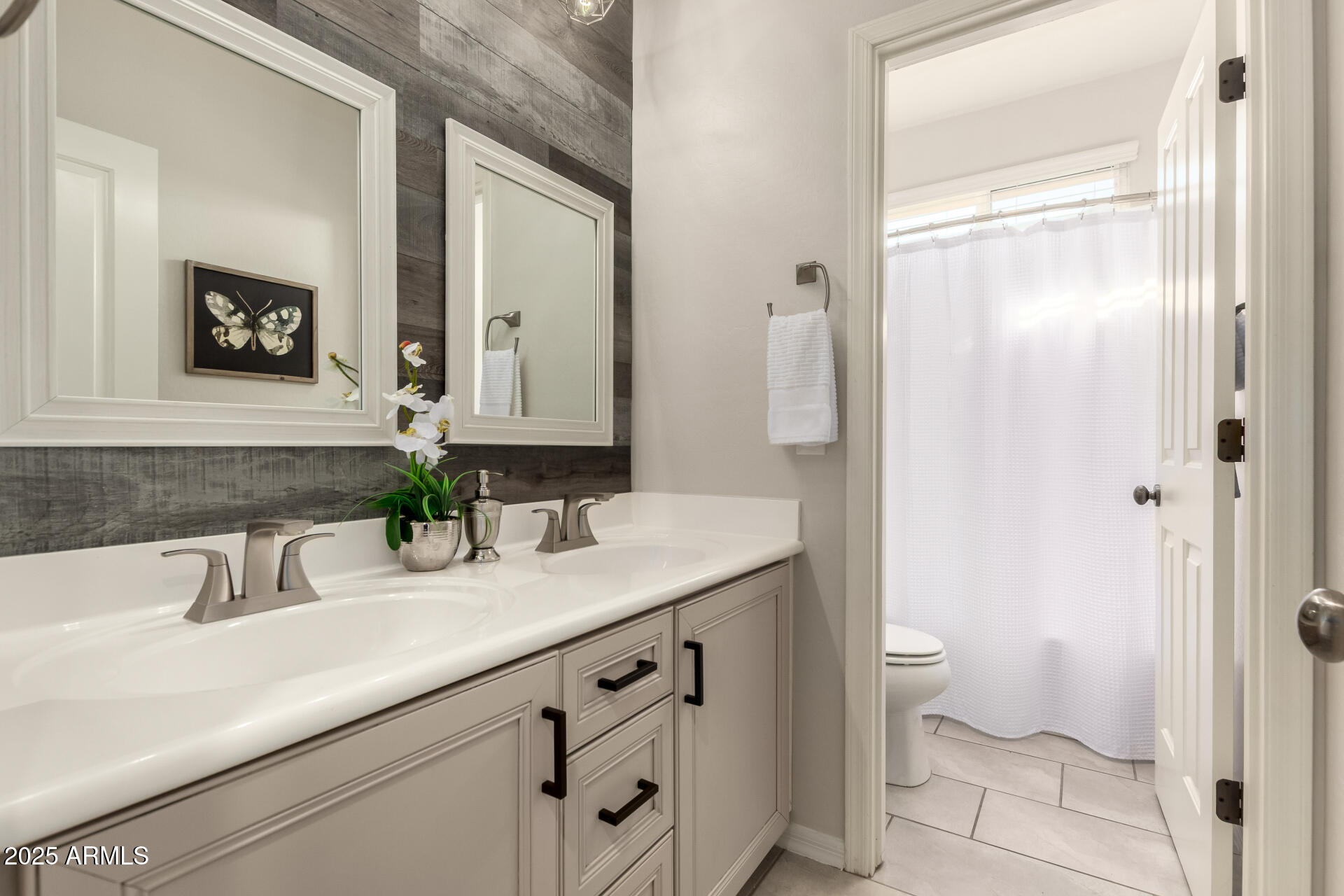 3955 E MESQUITE Street