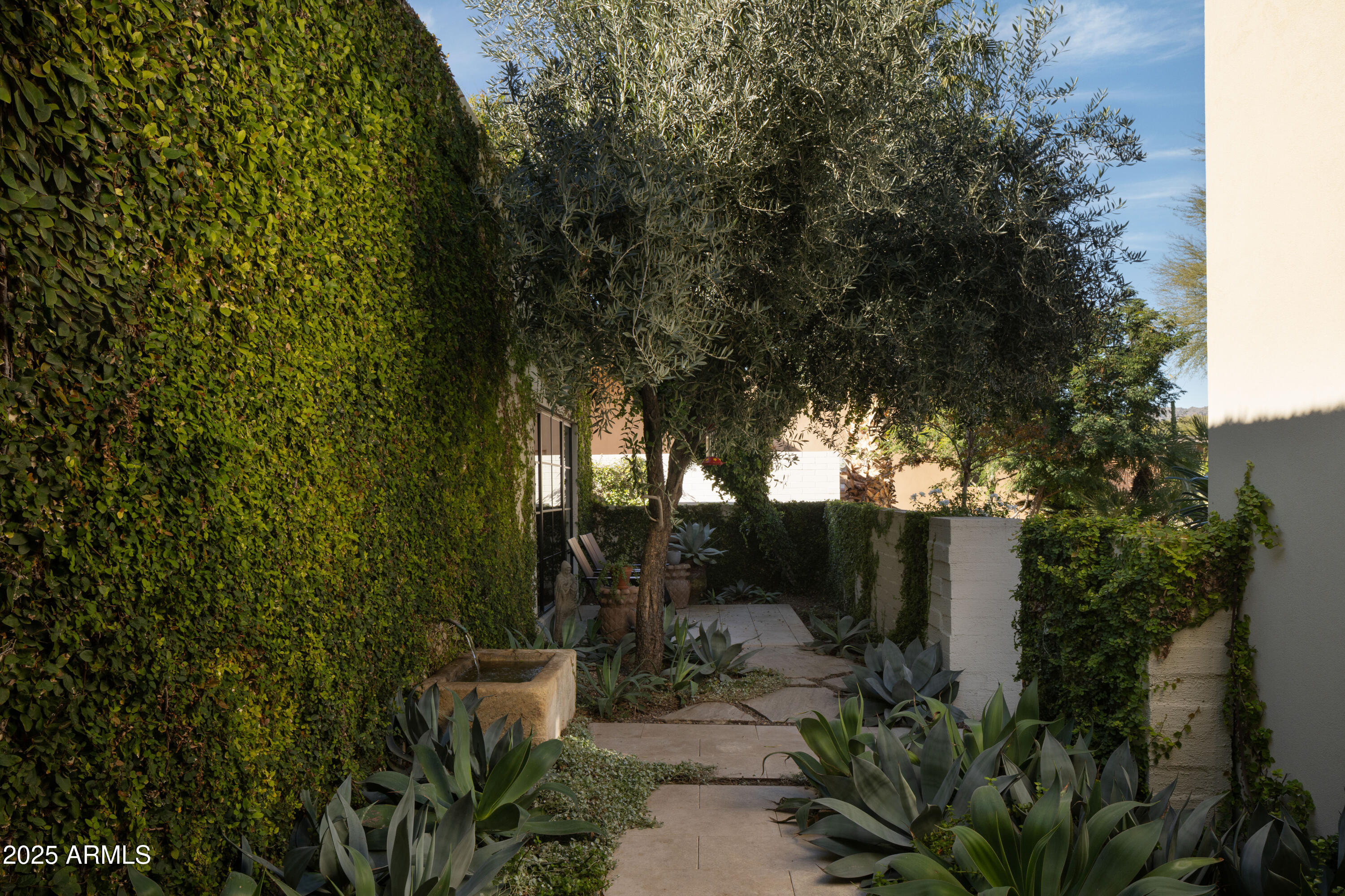 5434 E LINCOLN Drive 39