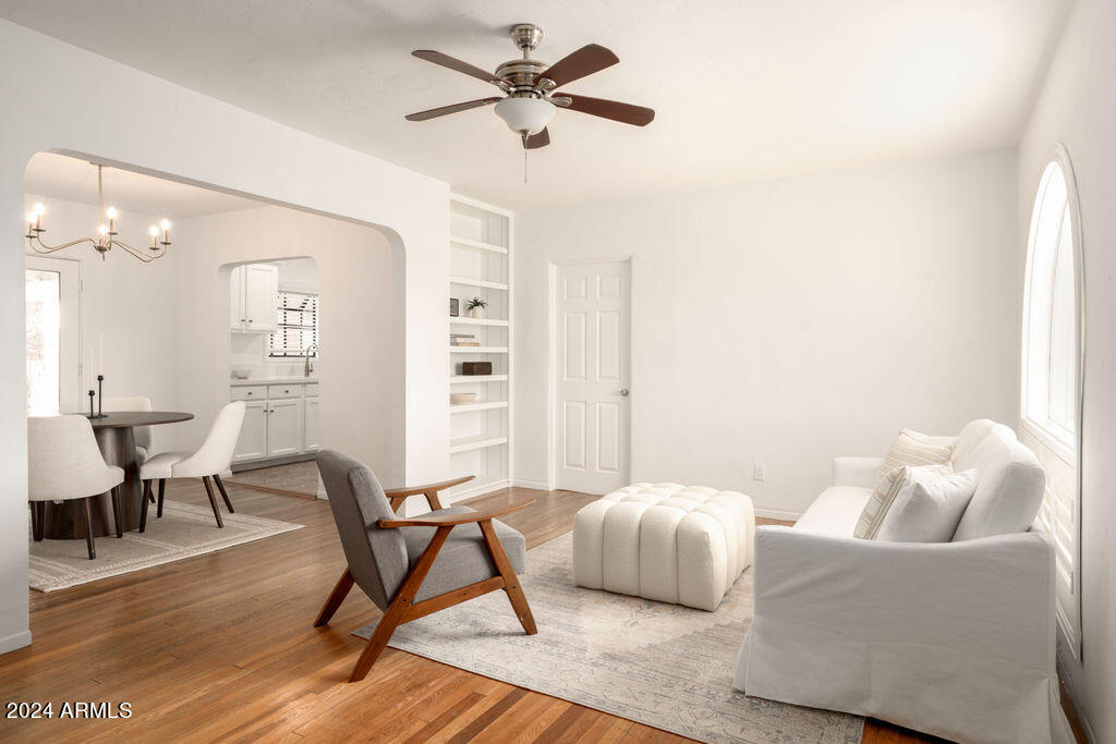 1546 W WINDSOR Avenue