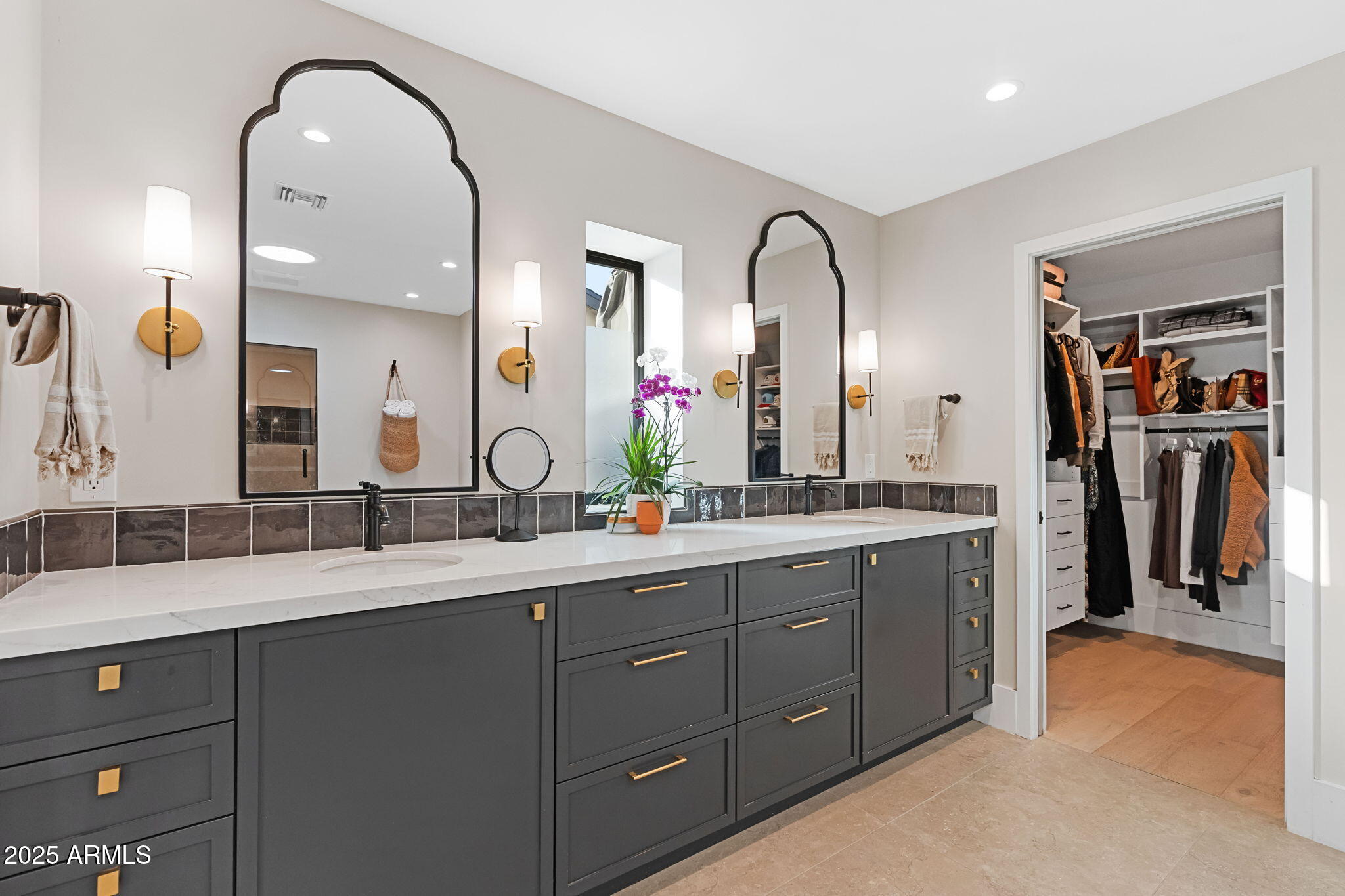 7067 N VIA DE LOS NINOS