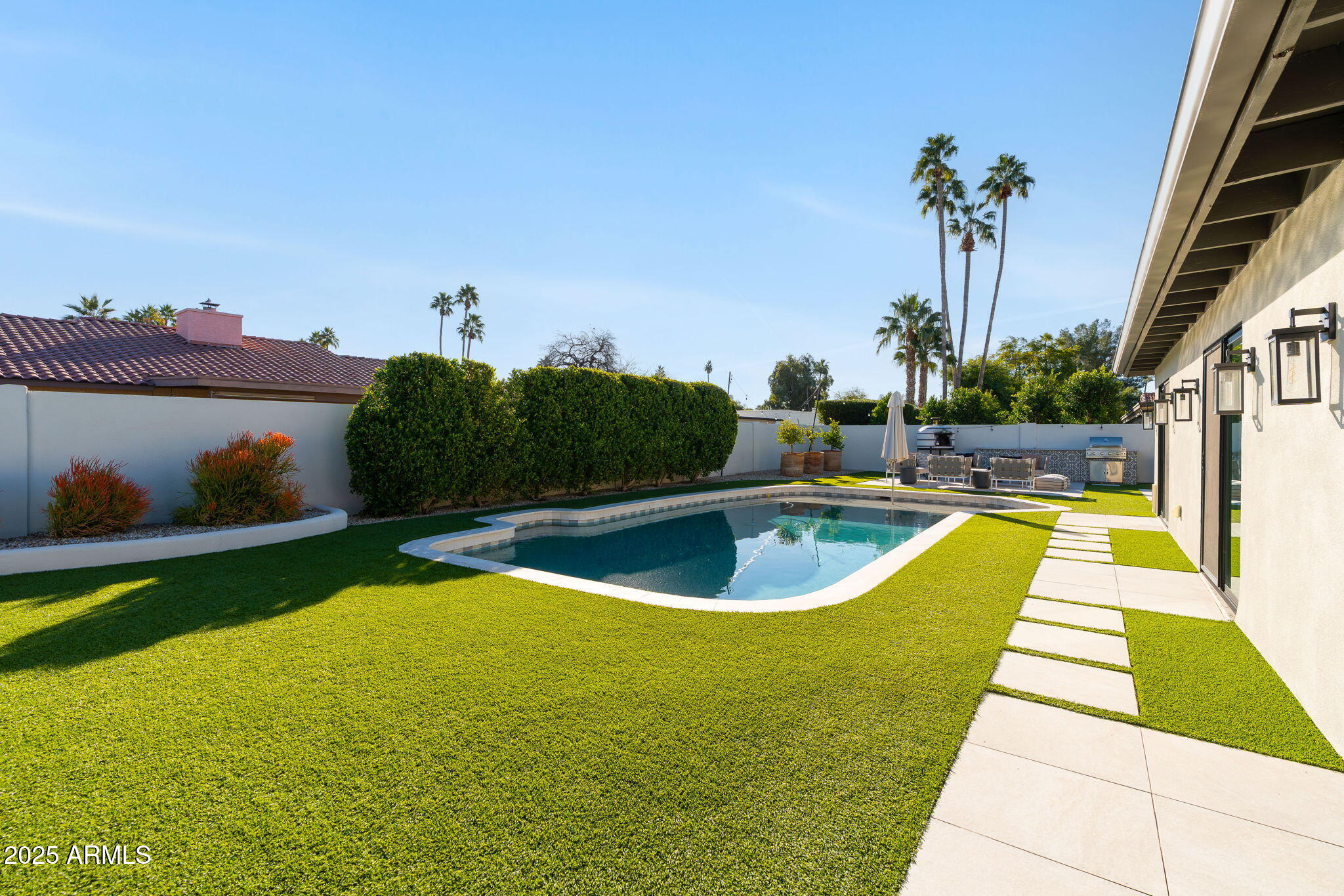 7067 N VIA DE LOS NINOS