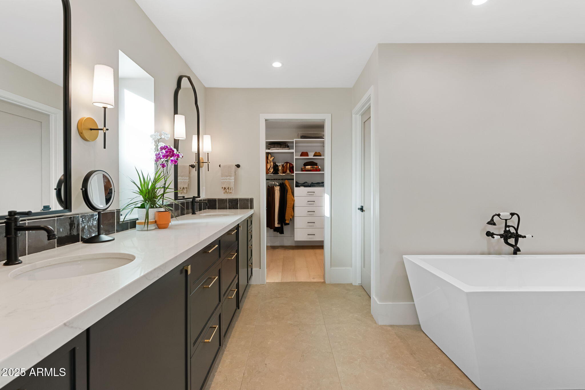 7067 N VIA DE LOS NINOS