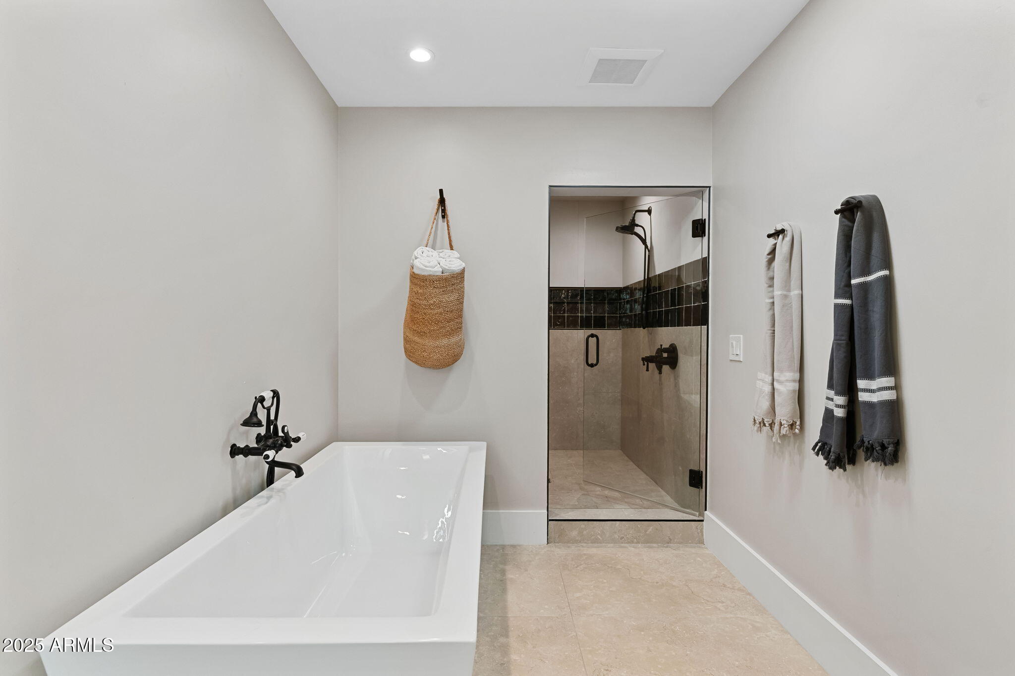 7067 N VIA DE LOS NINOS