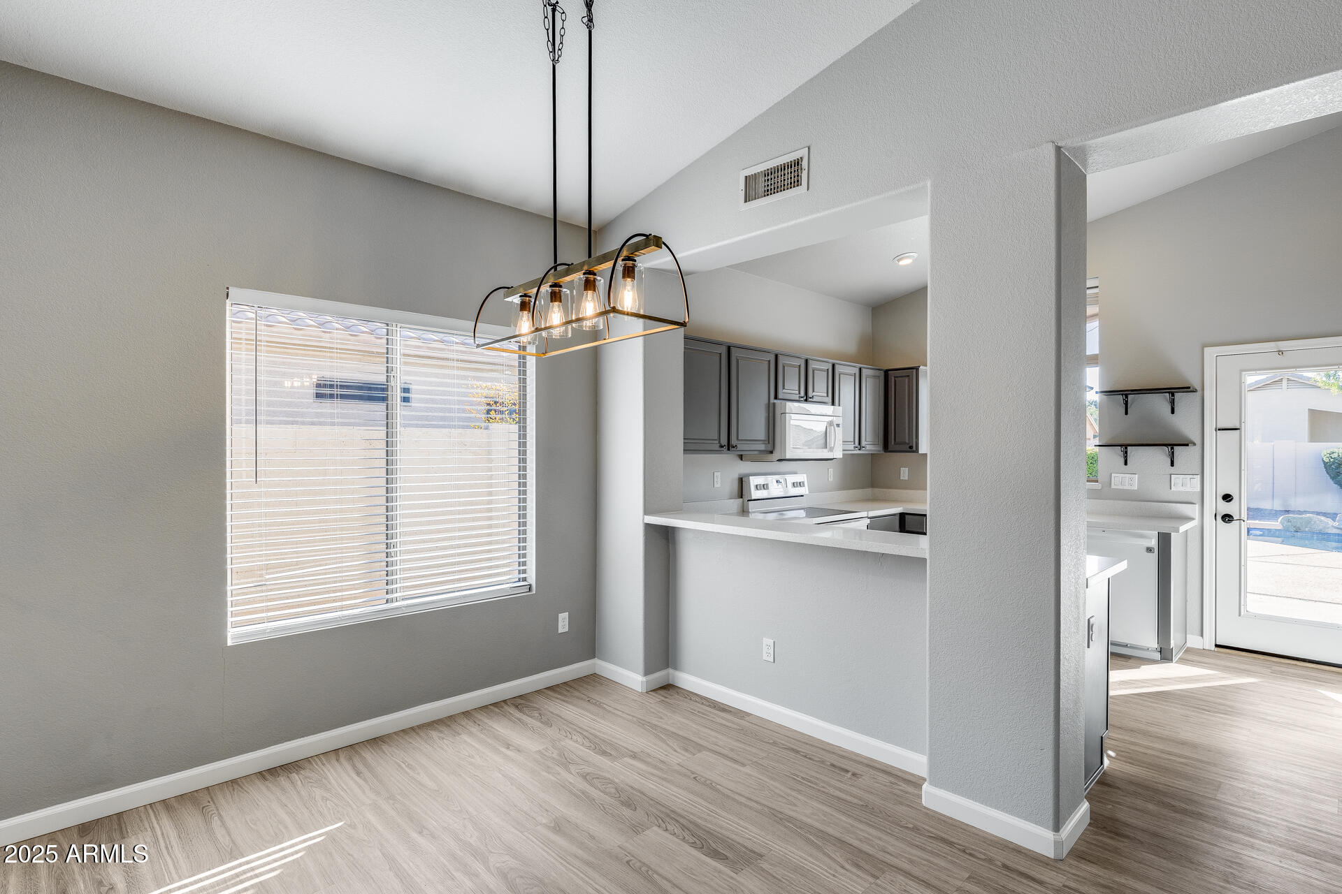 4043 W DESERT HOLLOW Drive