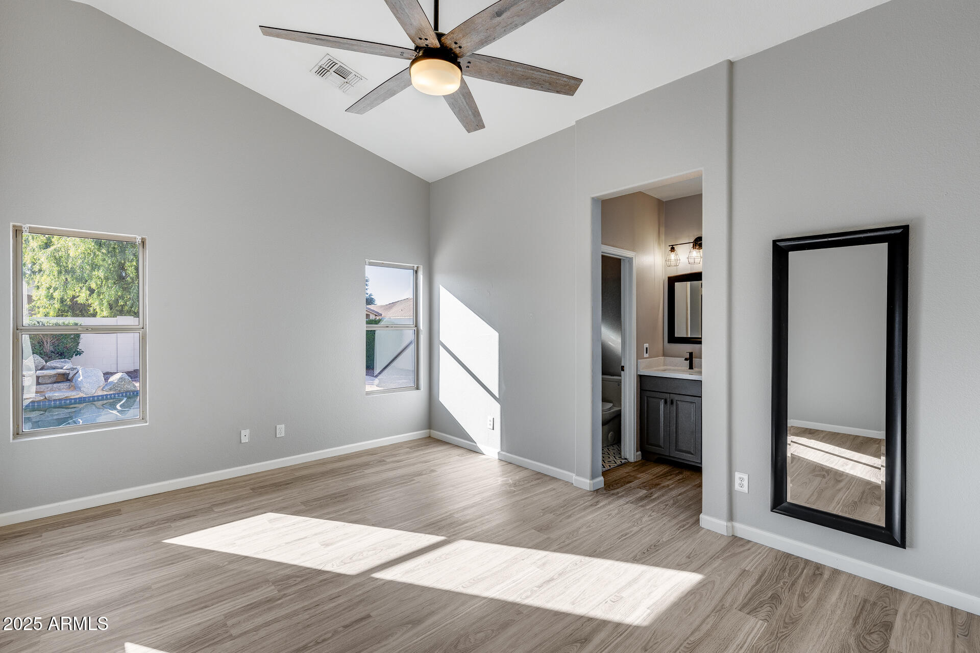 4043 W DESERT HOLLOW Drive