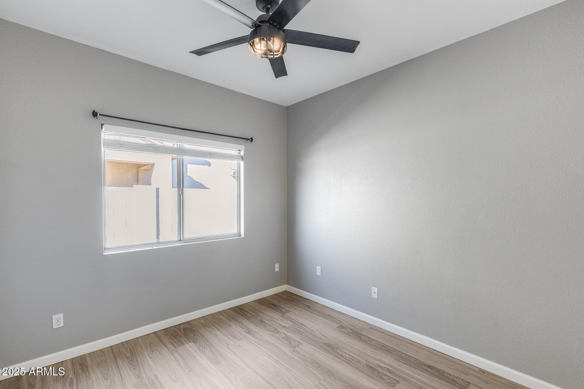 4043 W DESERT HOLLOW Drive