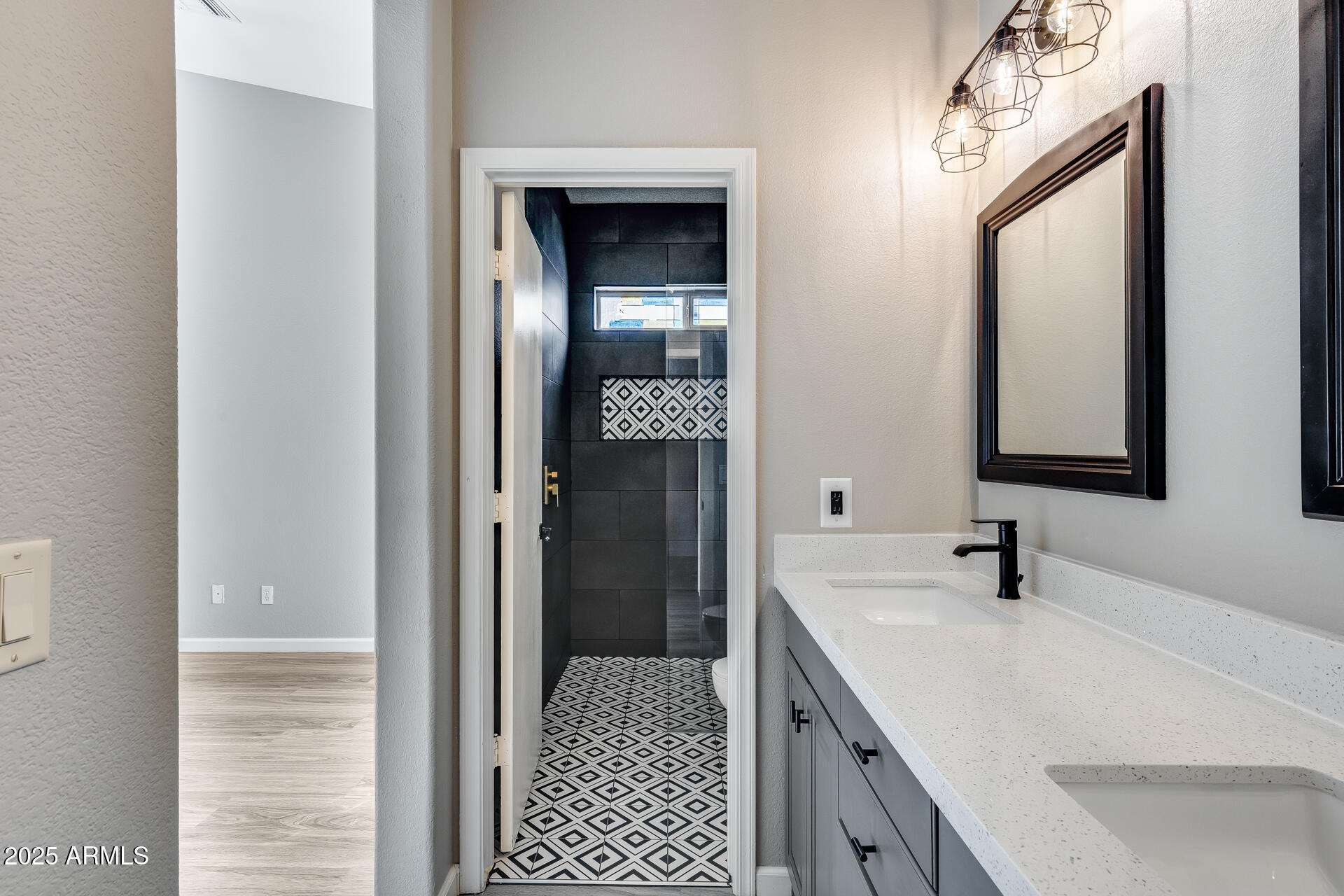 4043 W DESERT HOLLOW Drive