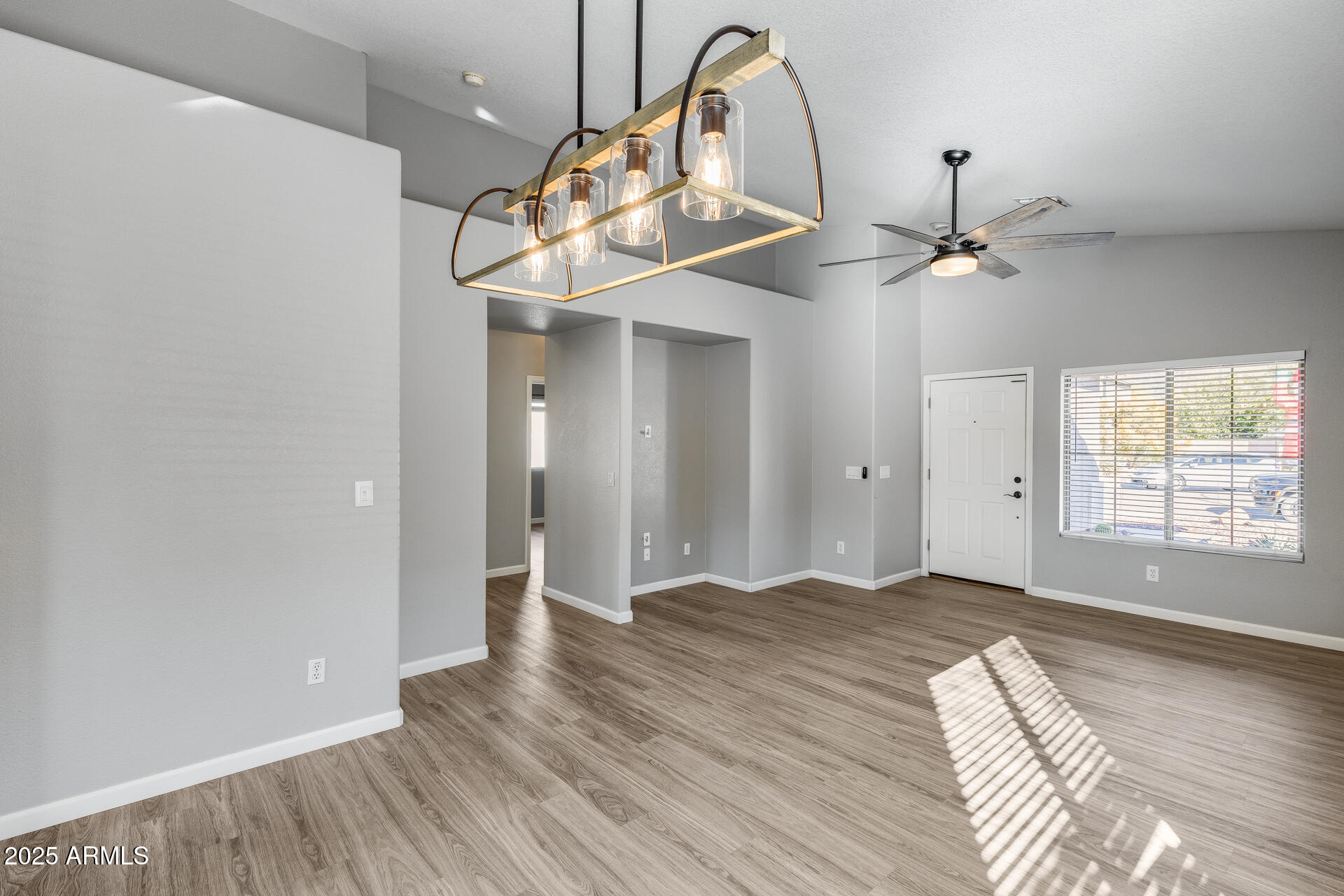 4043 W DESERT HOLLOW Drive