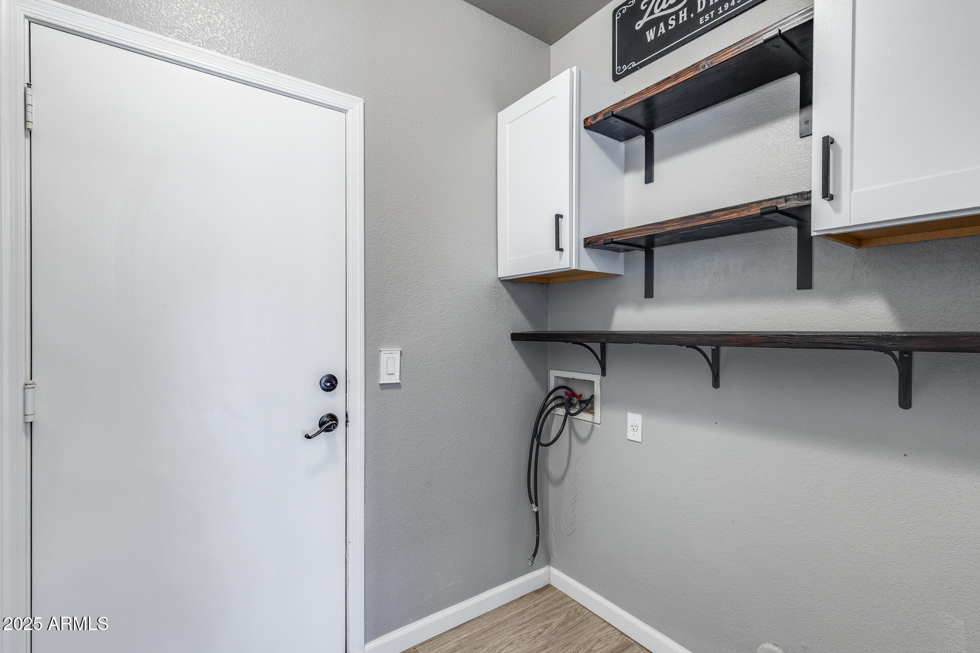 4043 W DESERT HOLLOW Drive