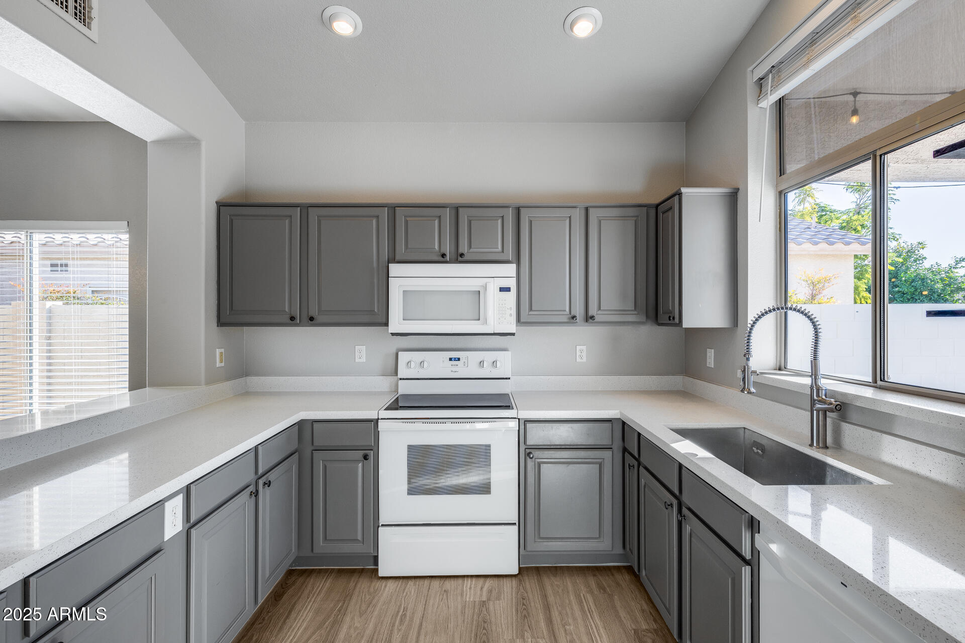 4043 W DESERT HOLLOW Drive