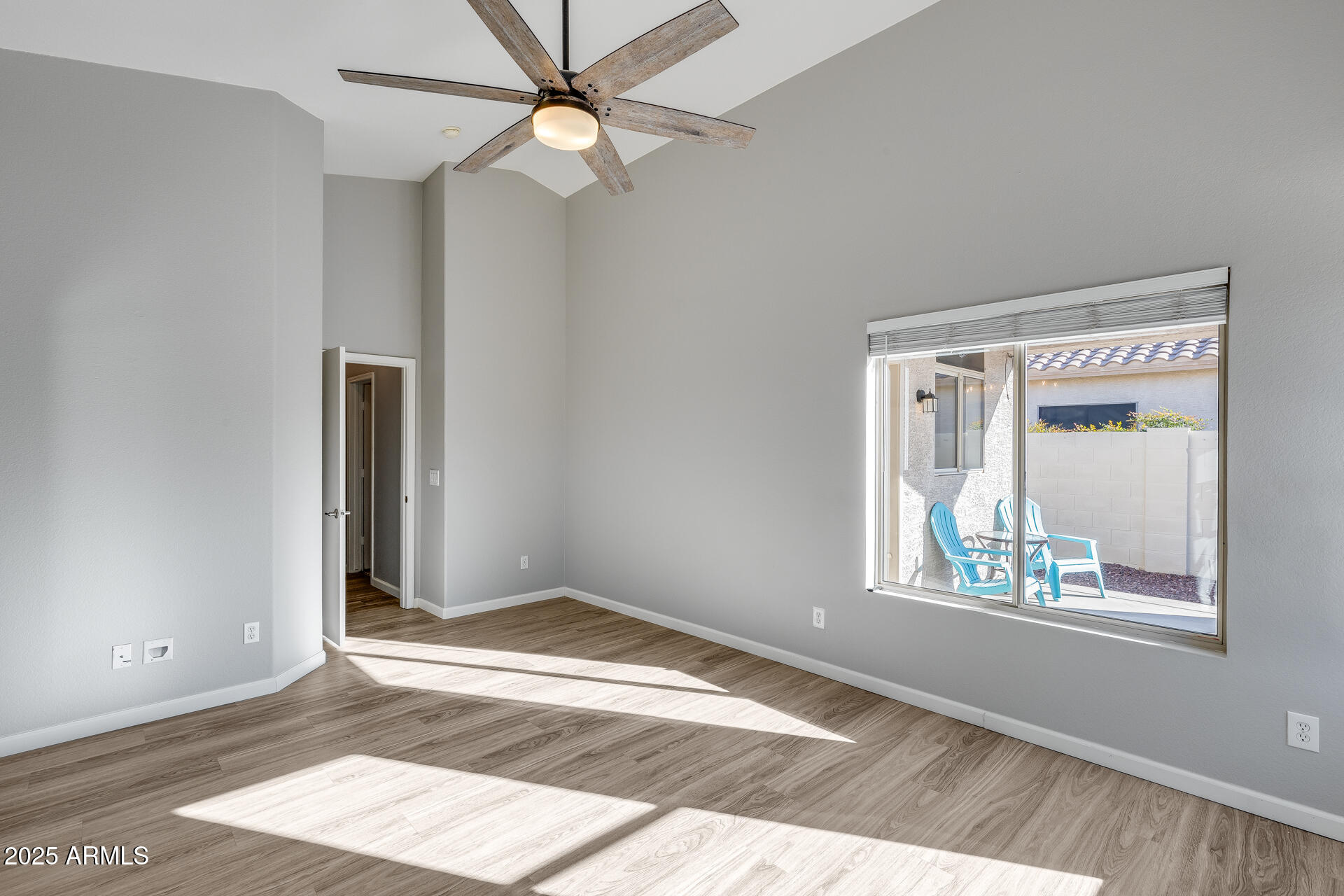 4043 W DESERT HOLLOW Drive