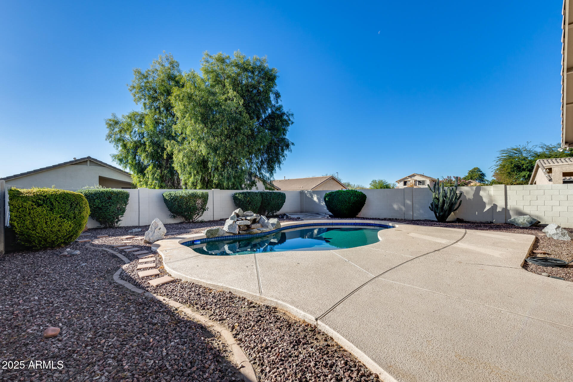4043 W DESERT HOLLOW Drive