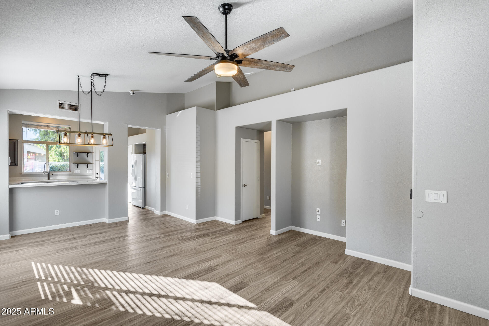 4043 W DESERT HOLLOW Drive