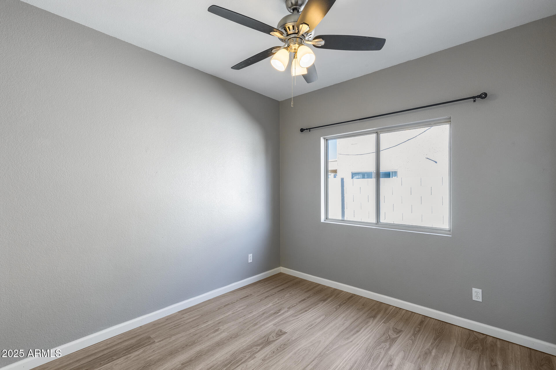 4043 W DESERT HOLLOW Drive