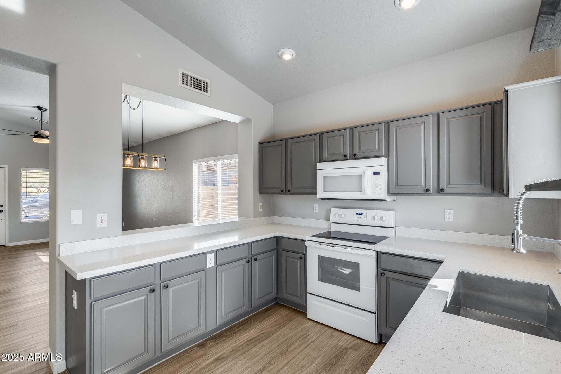 4043 W DESERT HOLLOW Drive