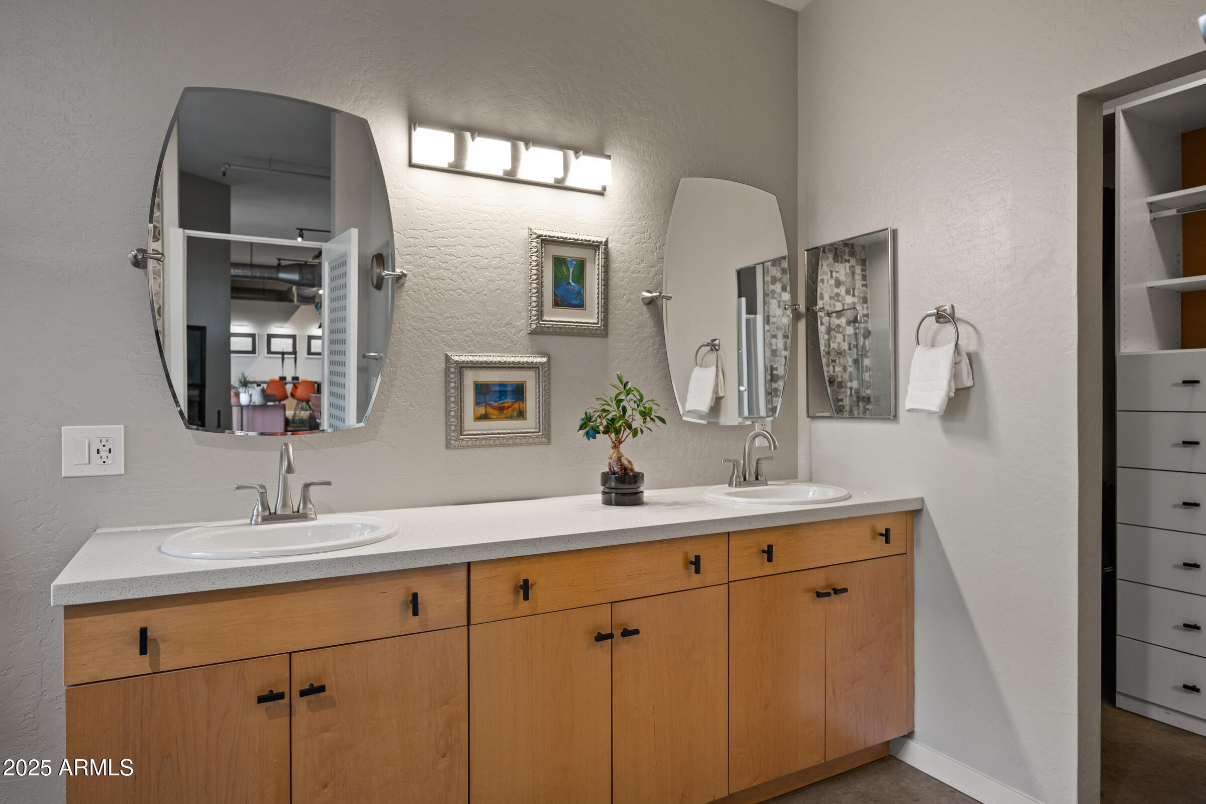 914 E OSBORN Road 306