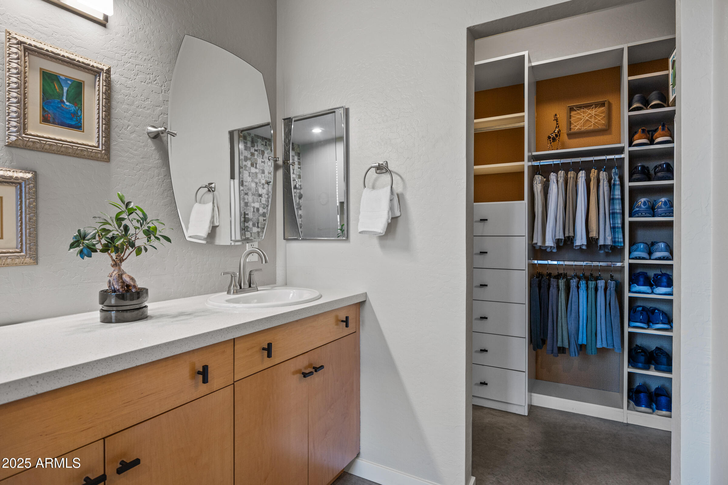 914 E OSBORN Road 306