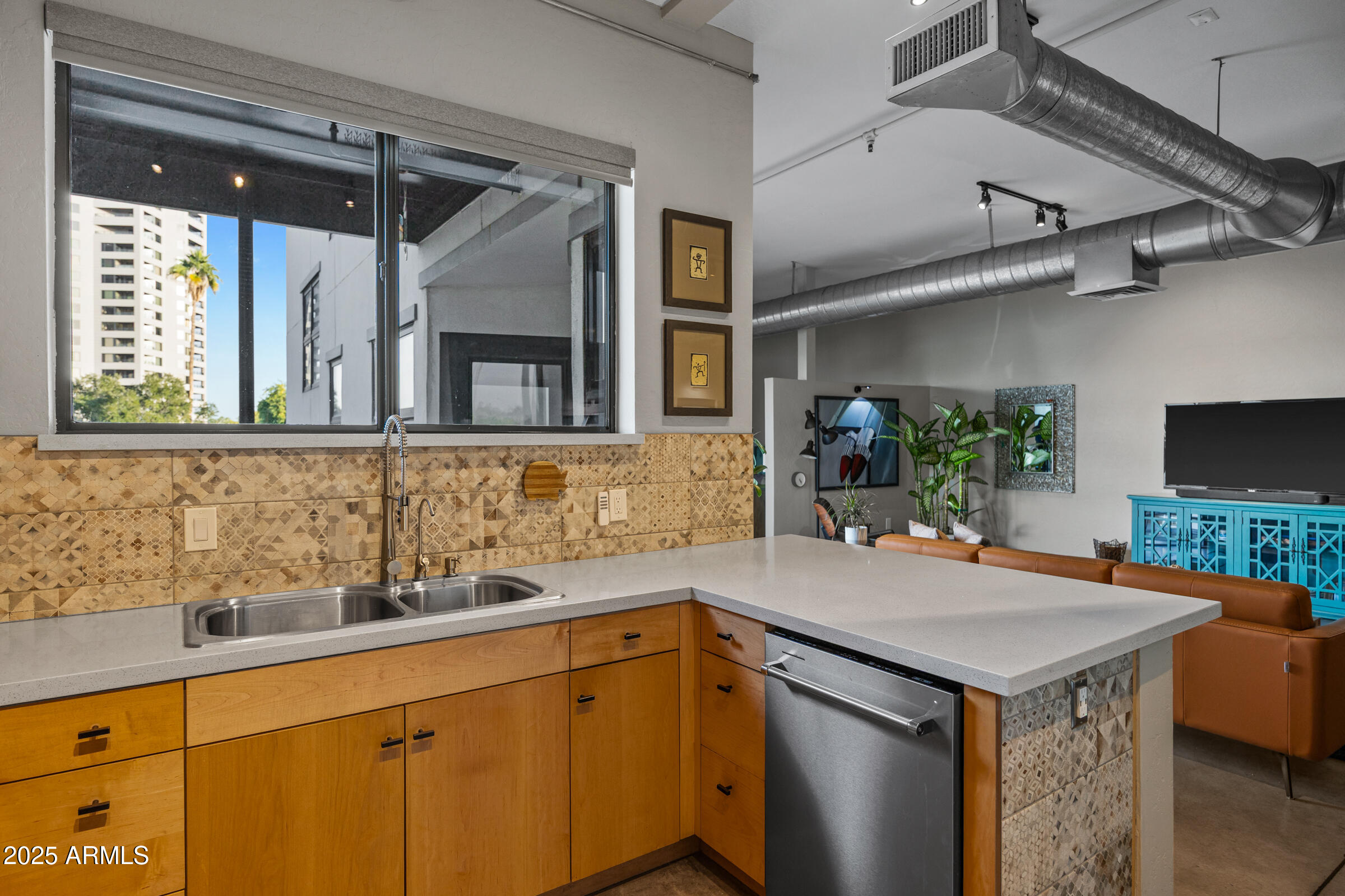 914 E OSBORN Road 306