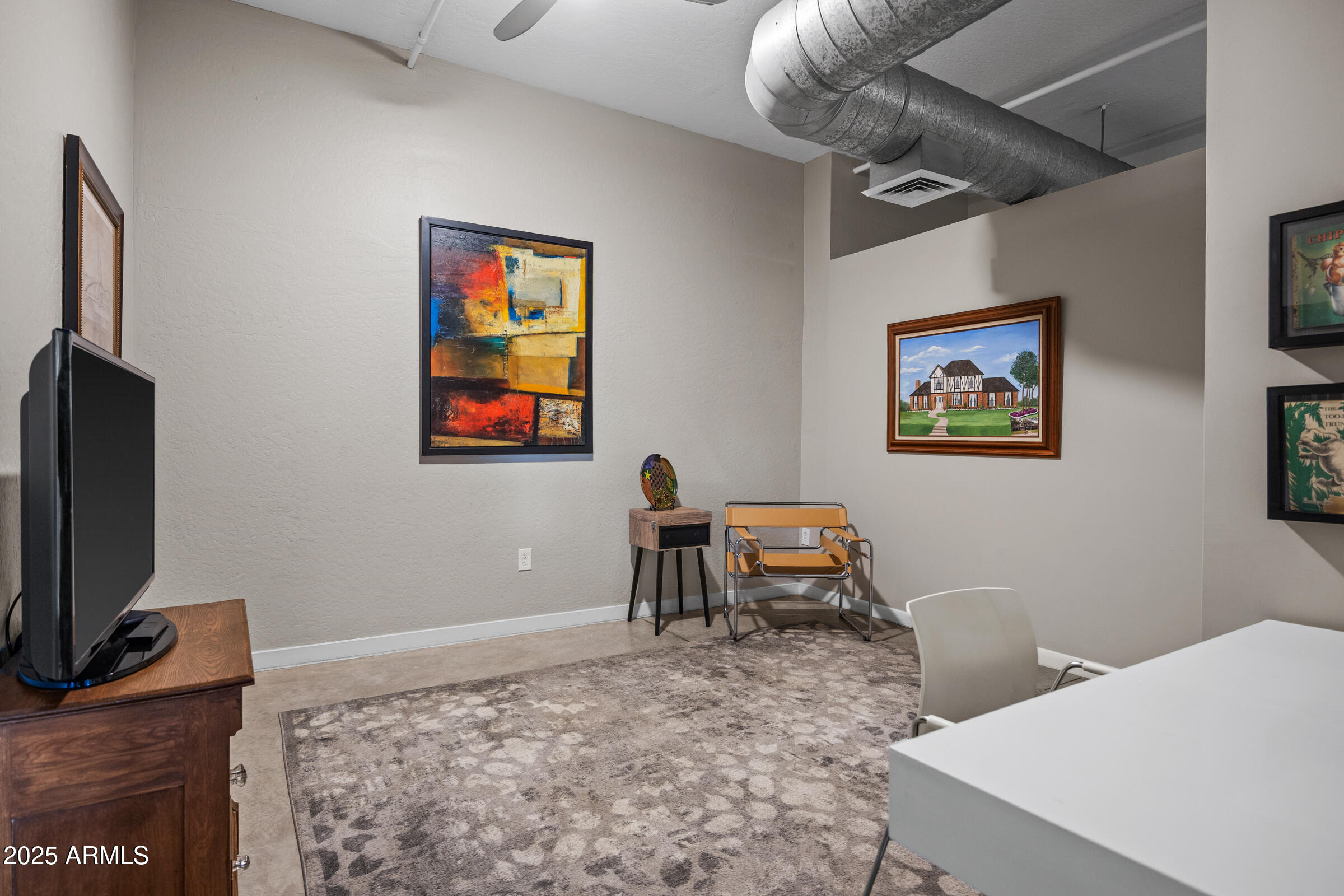 914 E OSBORN Road 306