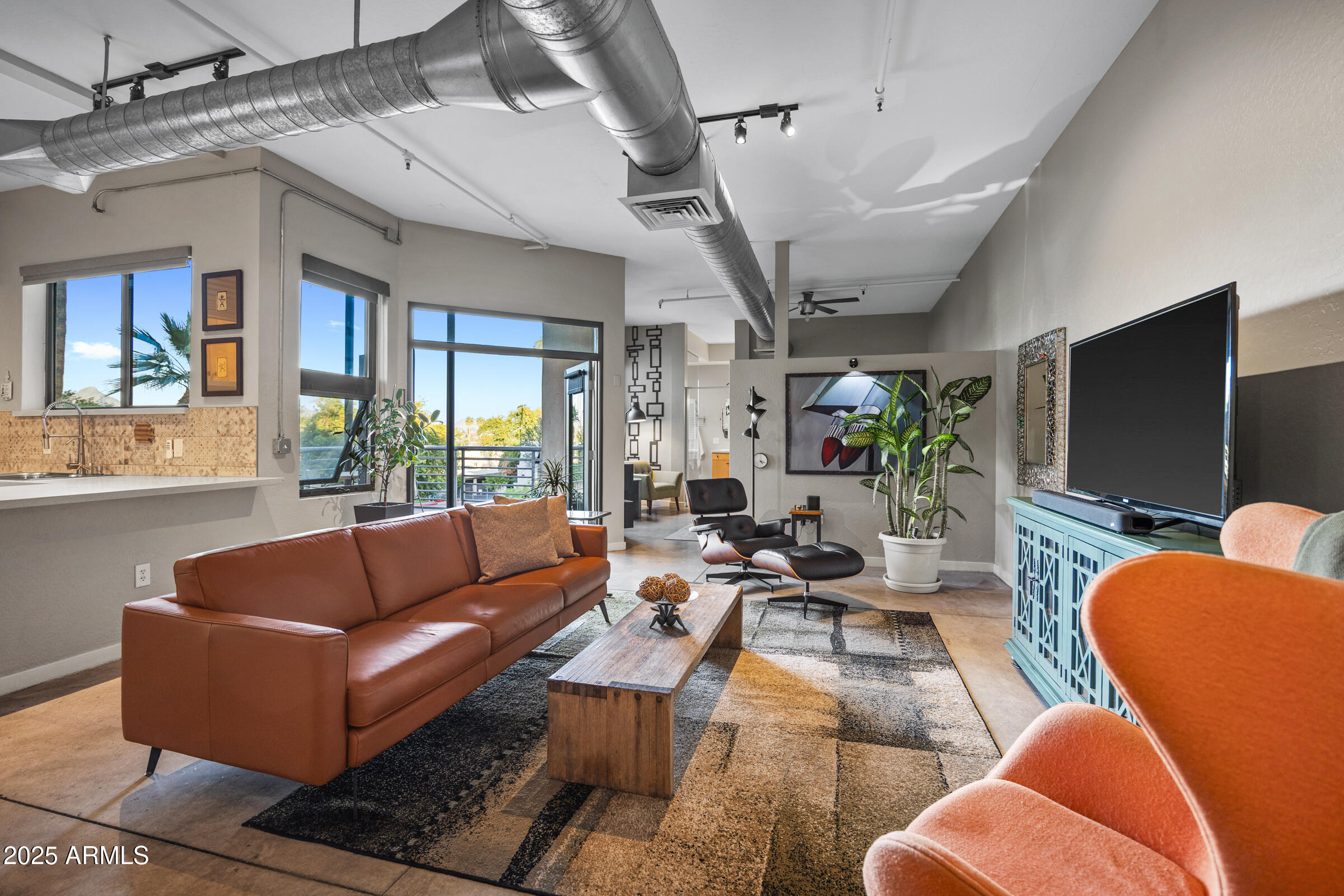 914 E OSBORN Road 306