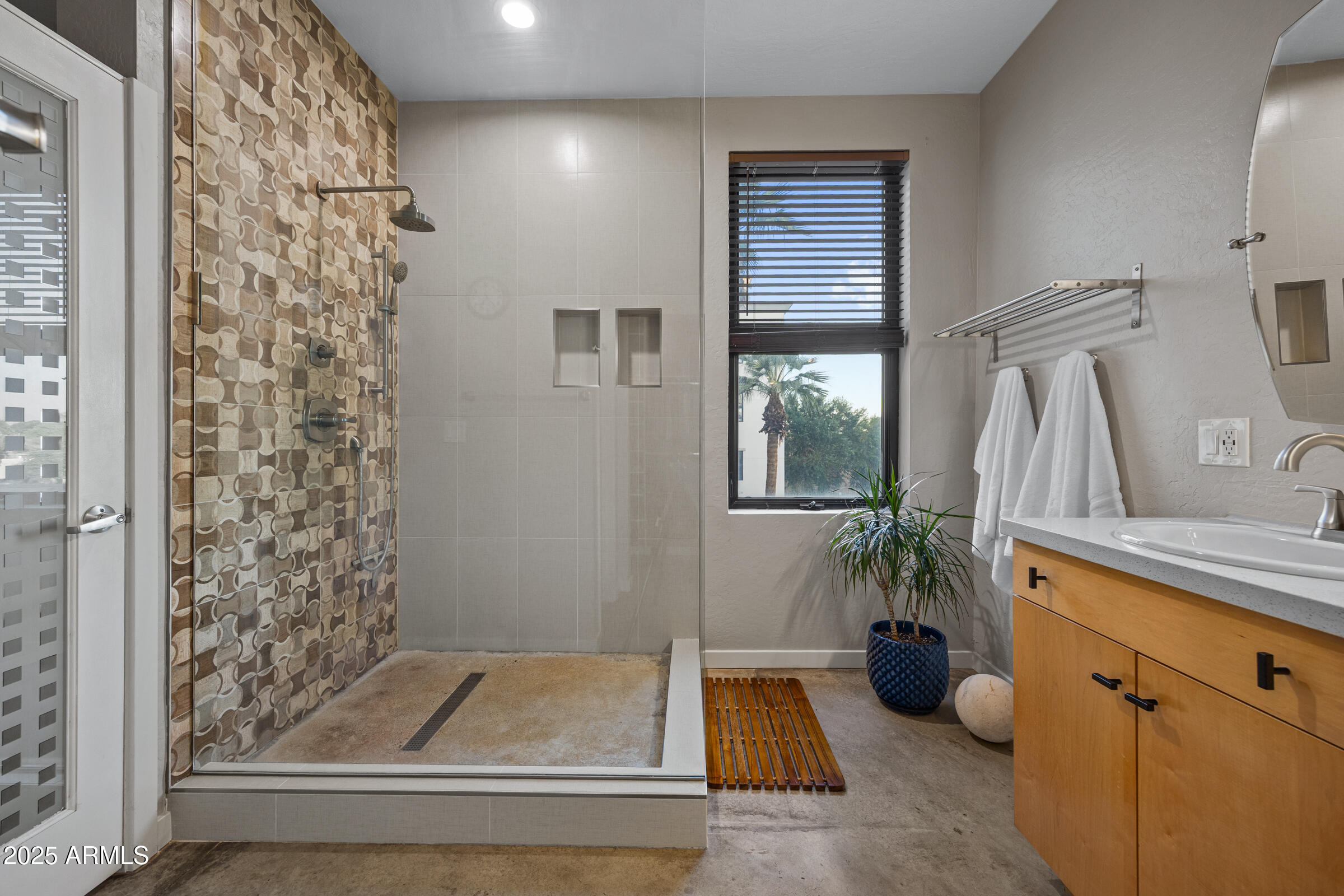 914 E OSBORN Road 306