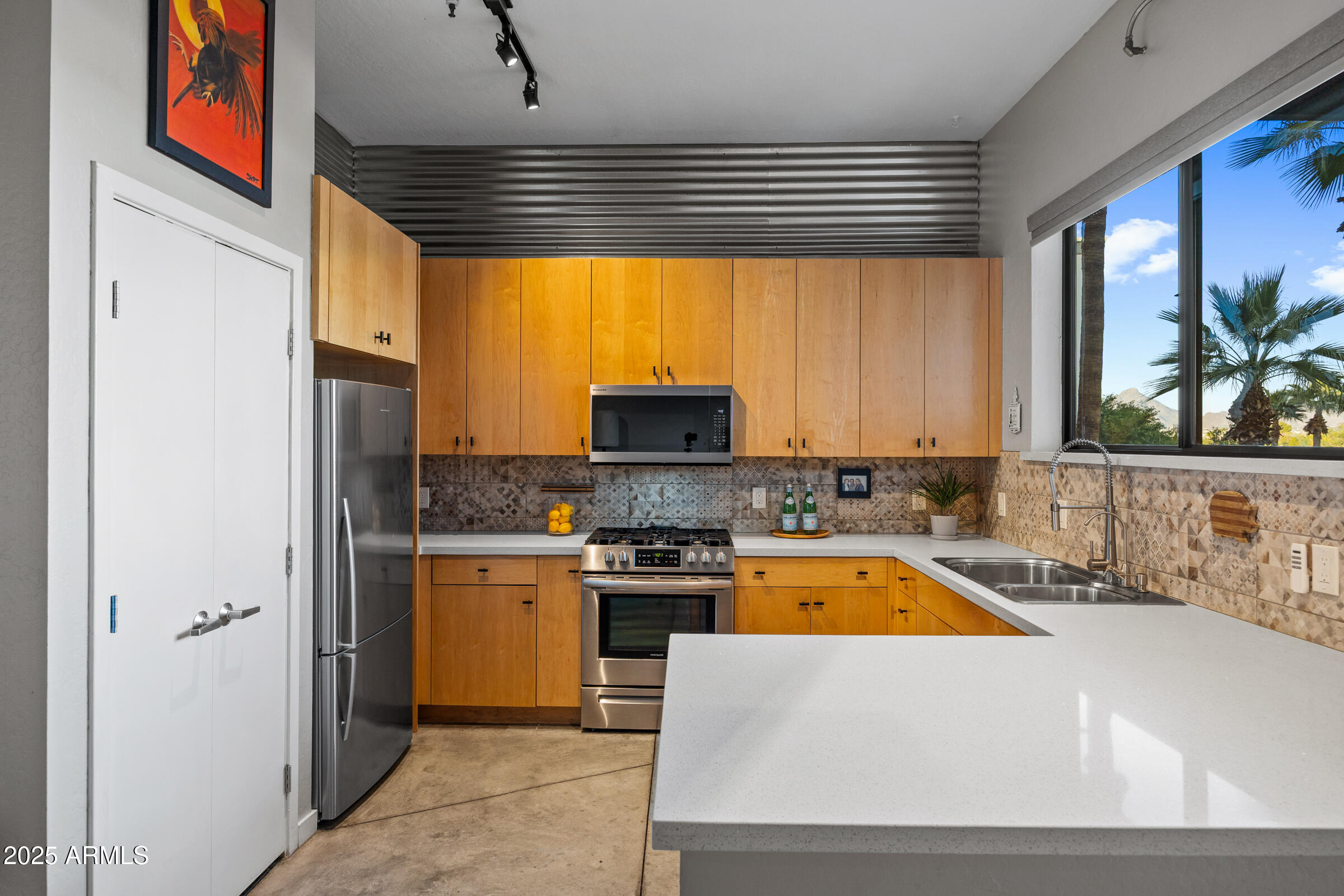 914 E OSBORN Road 306