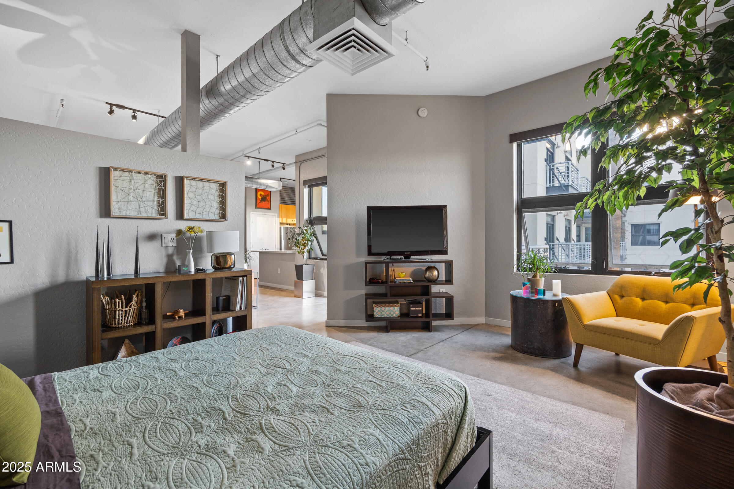 914 E OSBORN Road 306