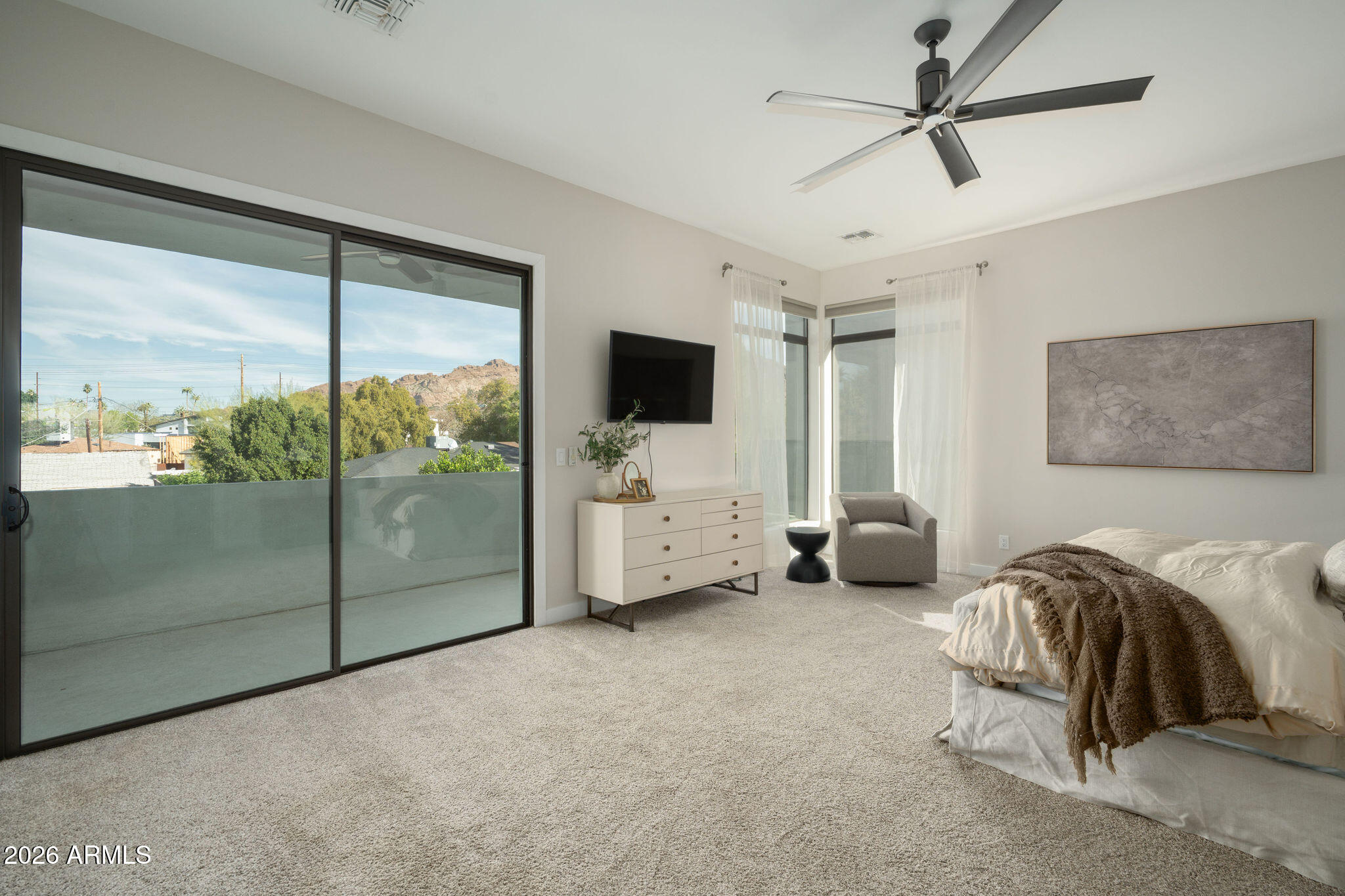 4533 E MONTECITO Avenue