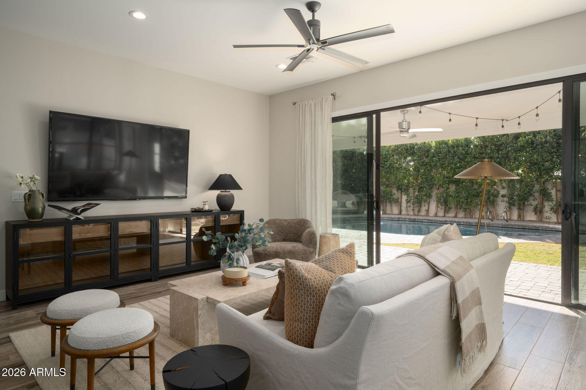 4533 E MONTECITO Avenue