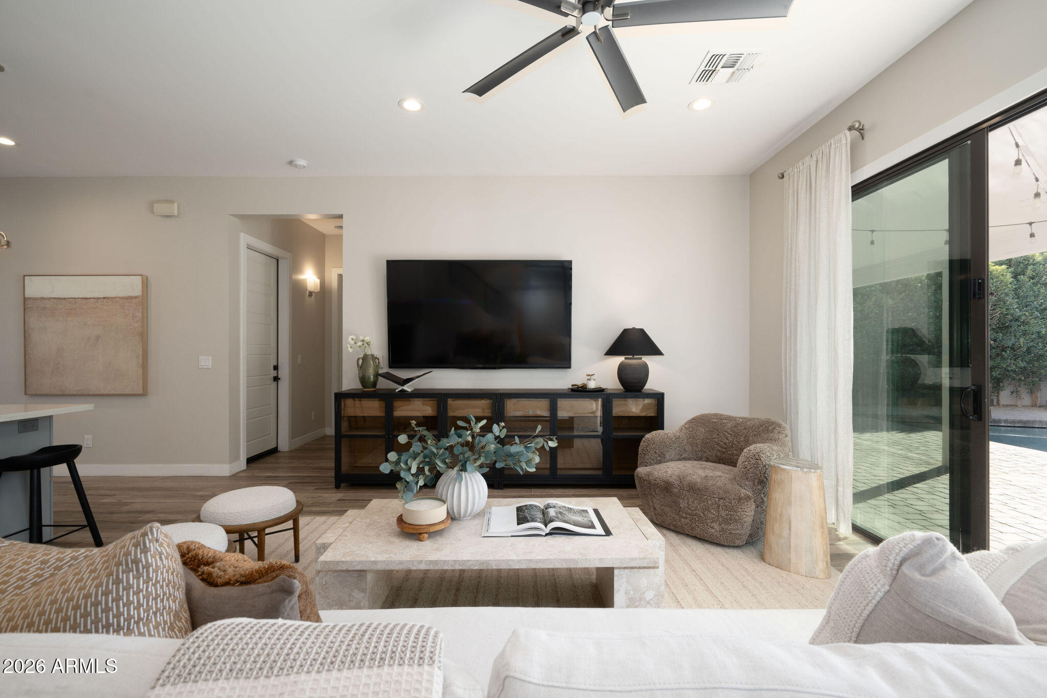 4533 E MONTECITO Avenue