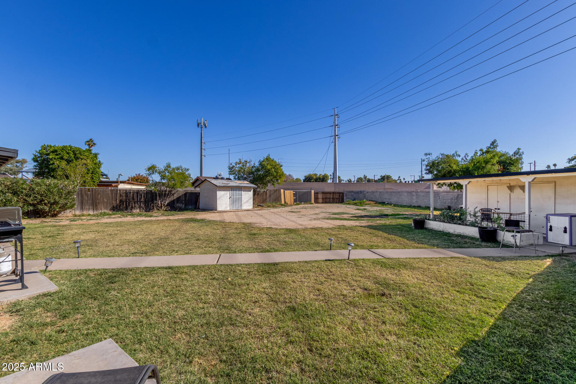 4713 E HIDALGO Avenue