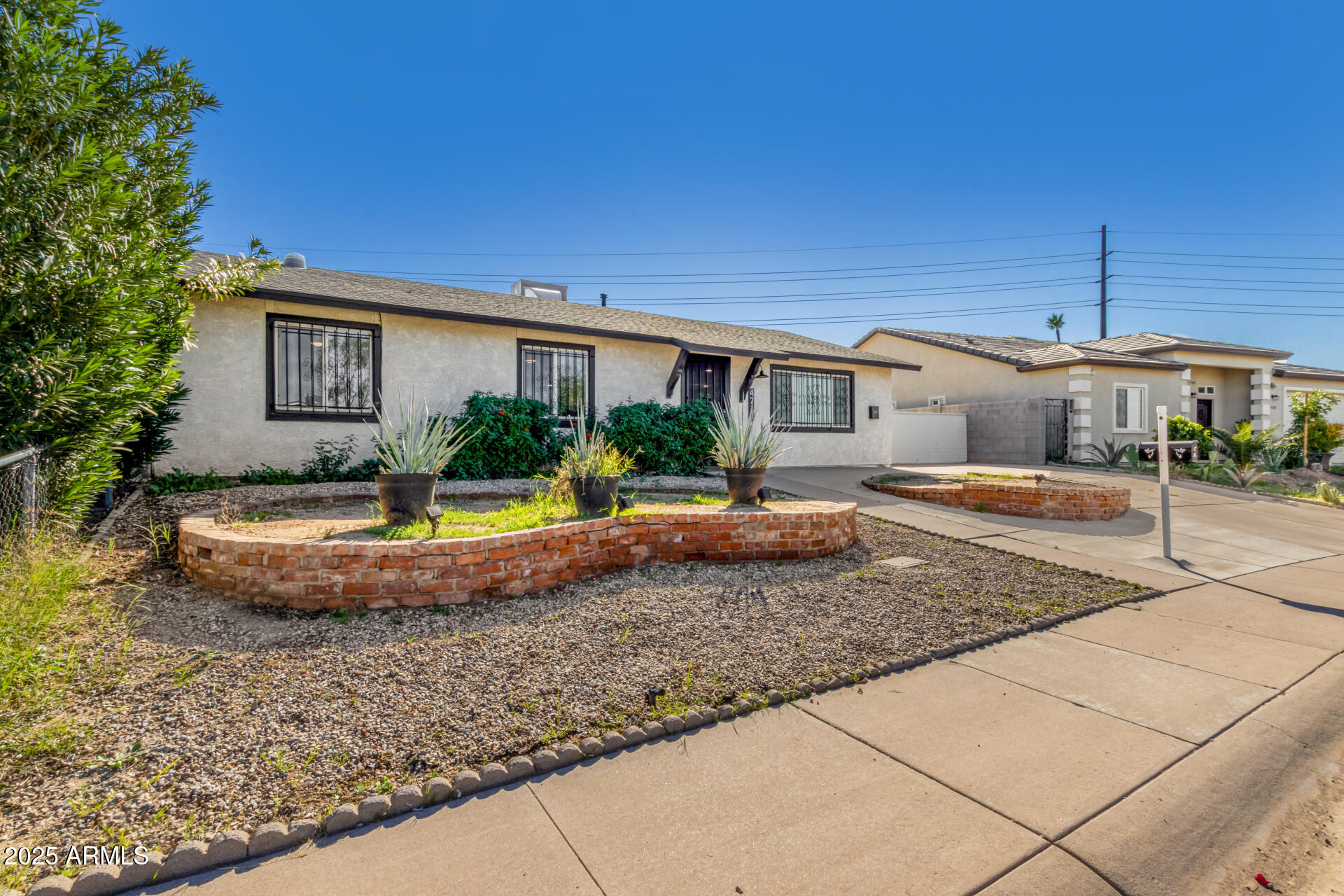 4713 E HIDALGO Avenue