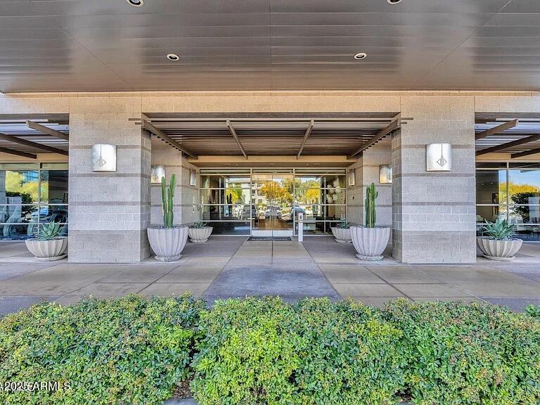 15215 N KIERLAND Boulevard 103