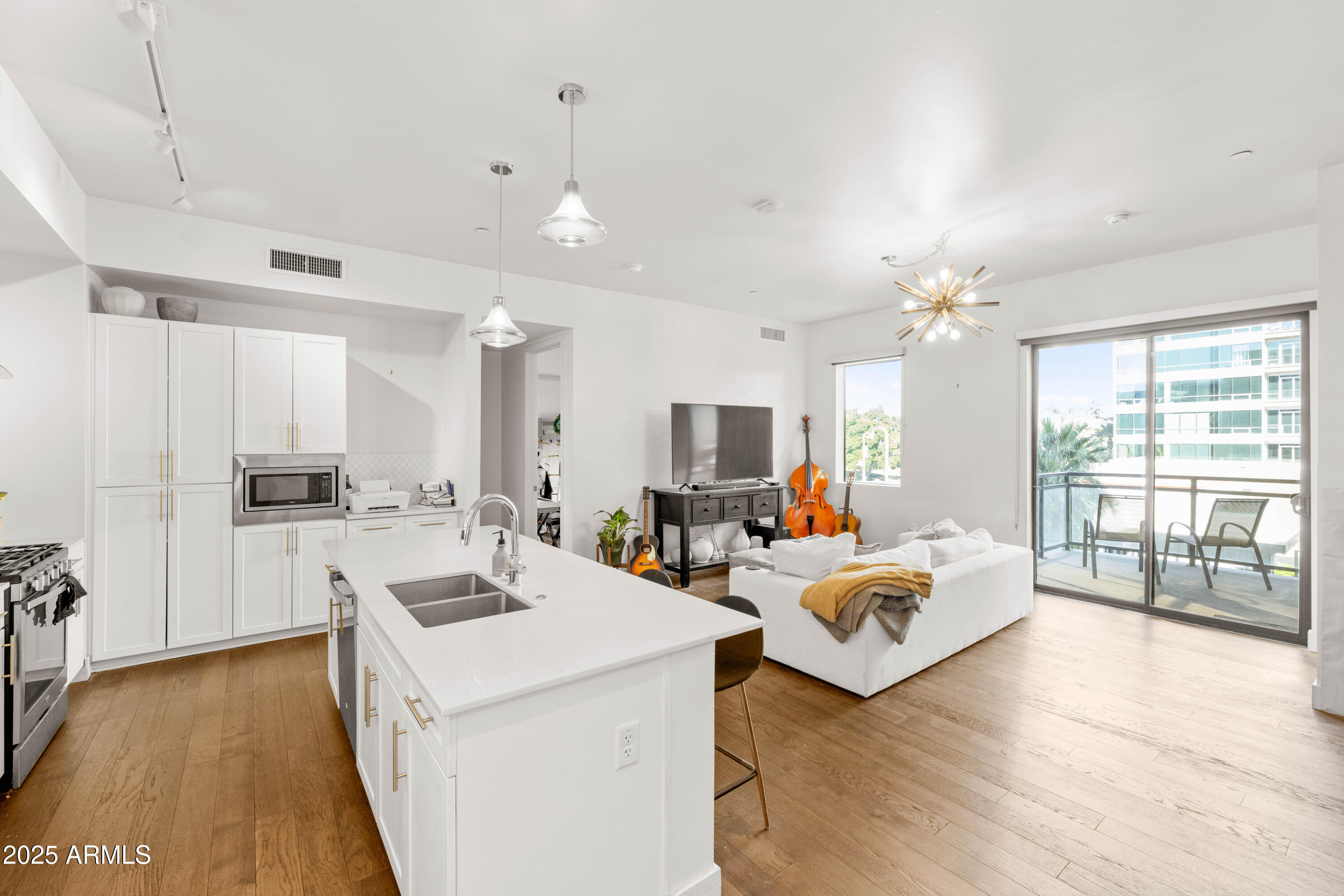 3131 N CENTRAL Avenue 3006