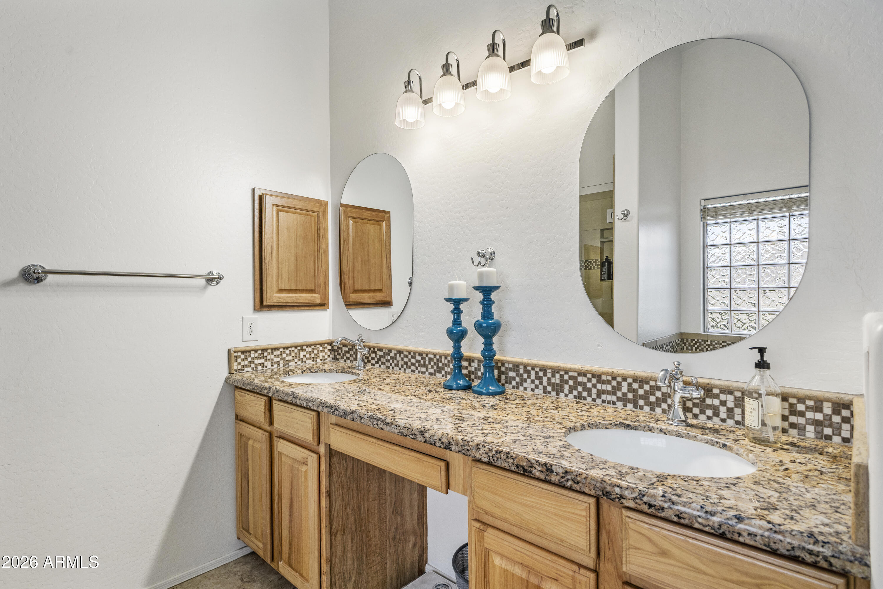 2538 E MINE CREEK Road