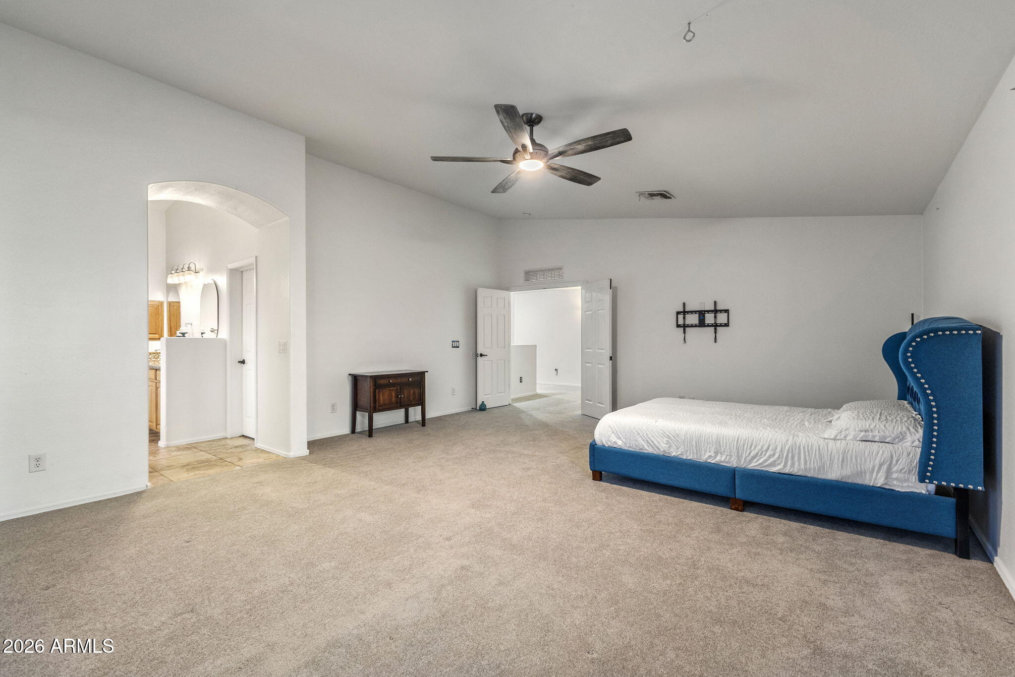 2538 E MINE CREEK Road