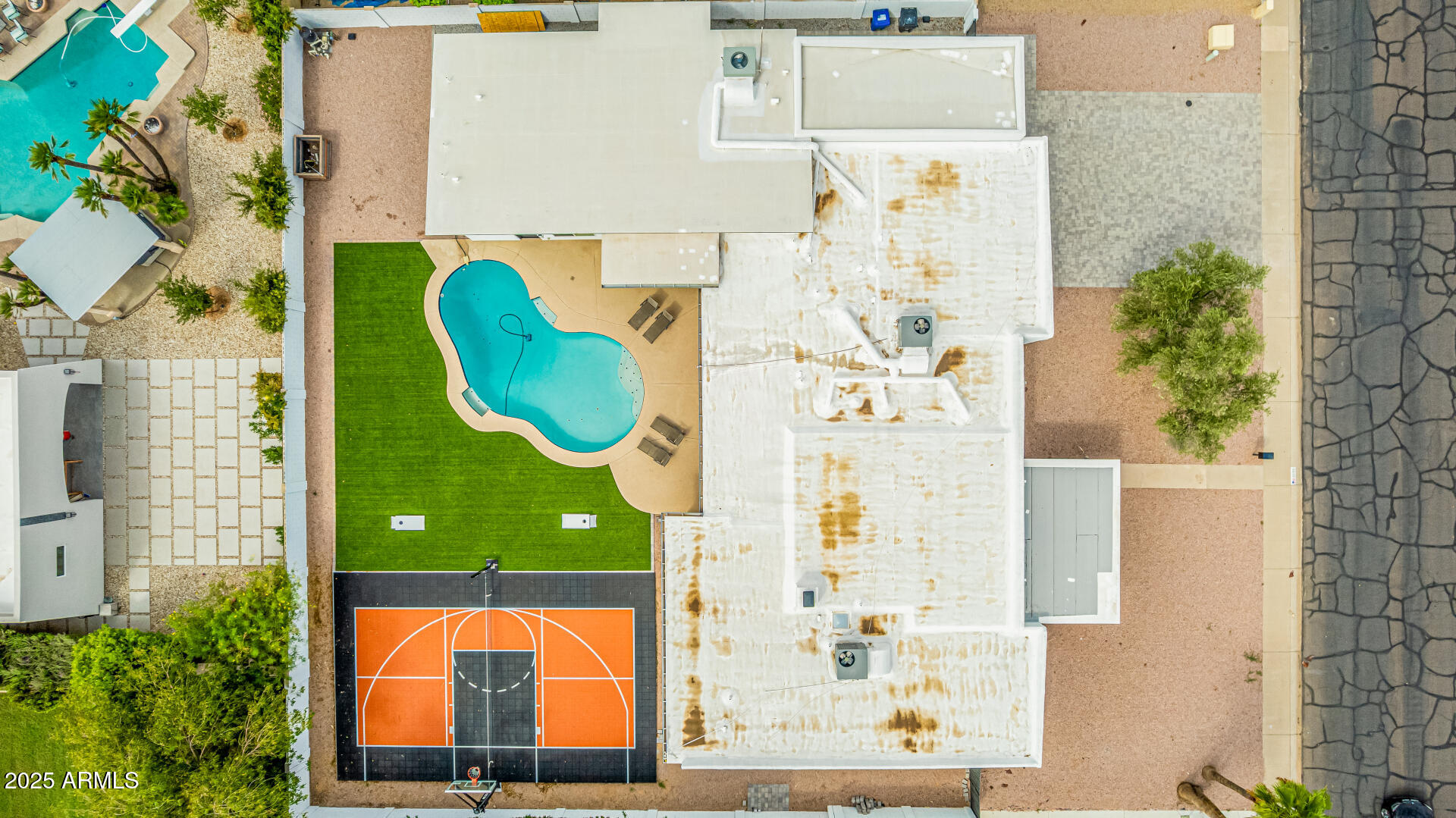 5839 E VOLTAIRE Avenue