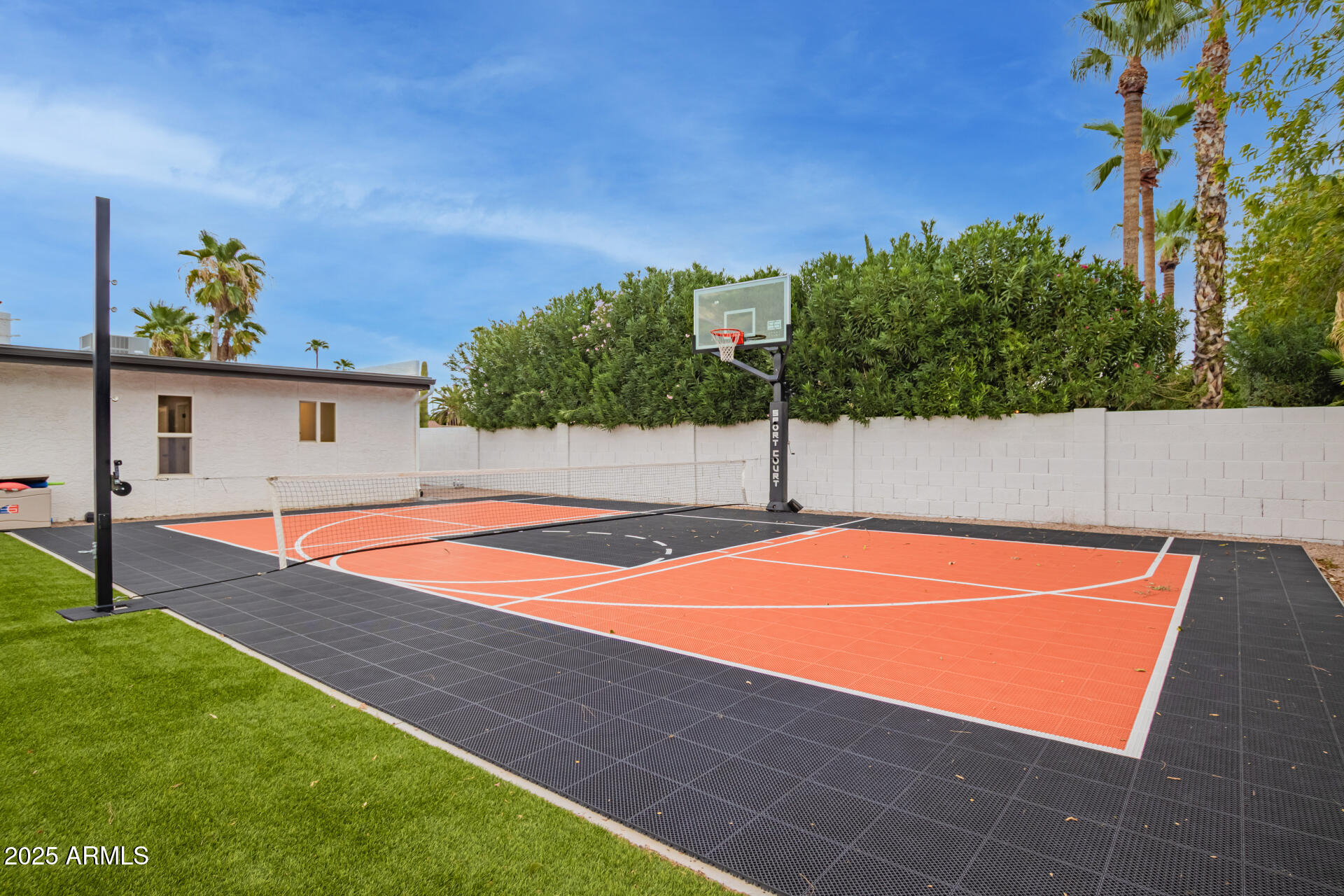 5839 E VOLTAIRE Avenue