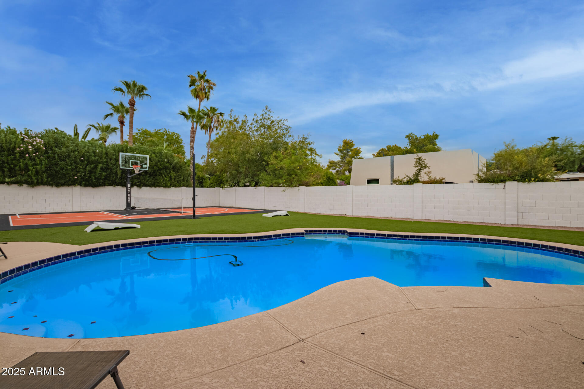 5839 E VOLTAIRE Avenue