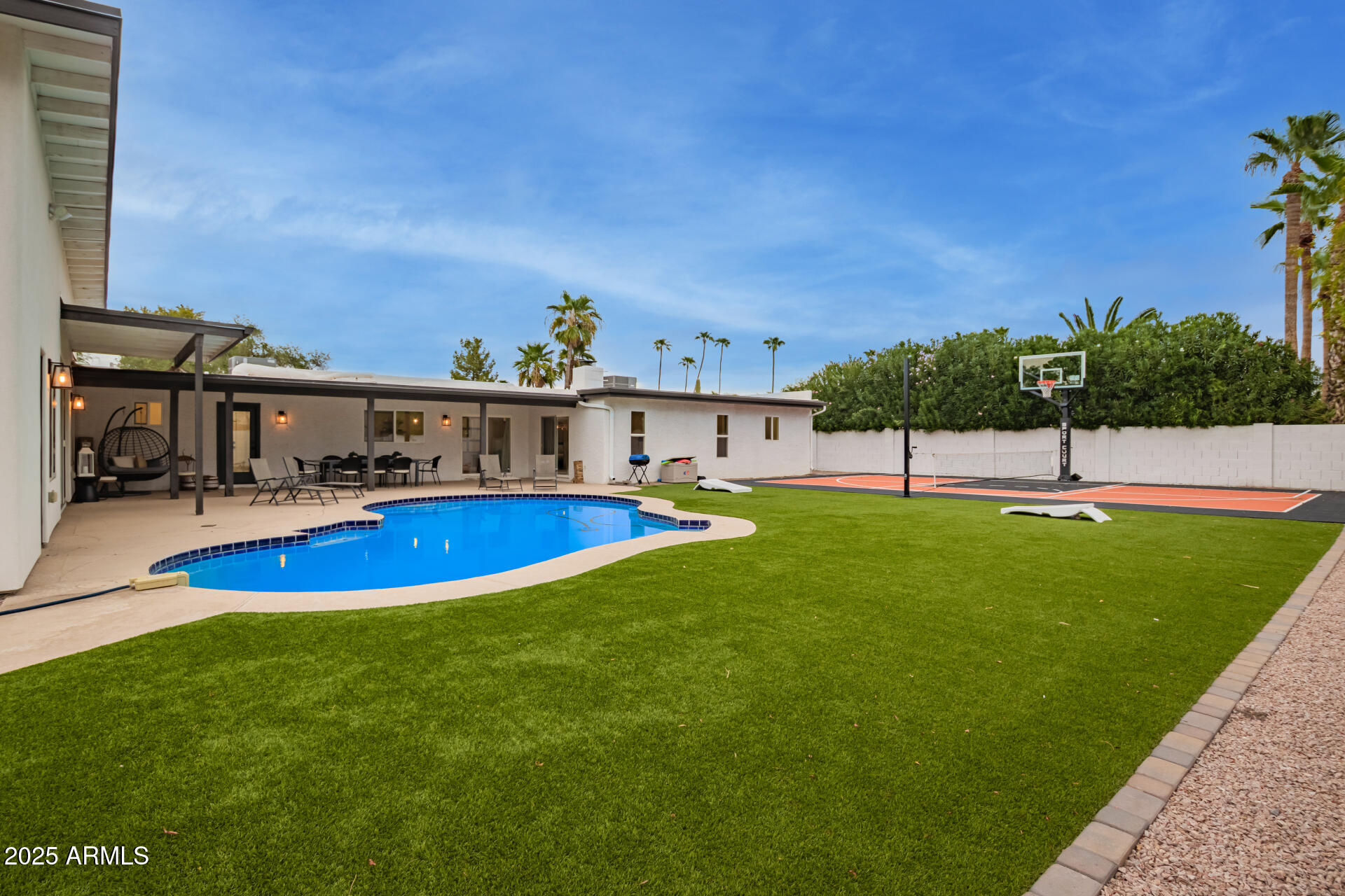 5839 E VOLTAIRE Avenue