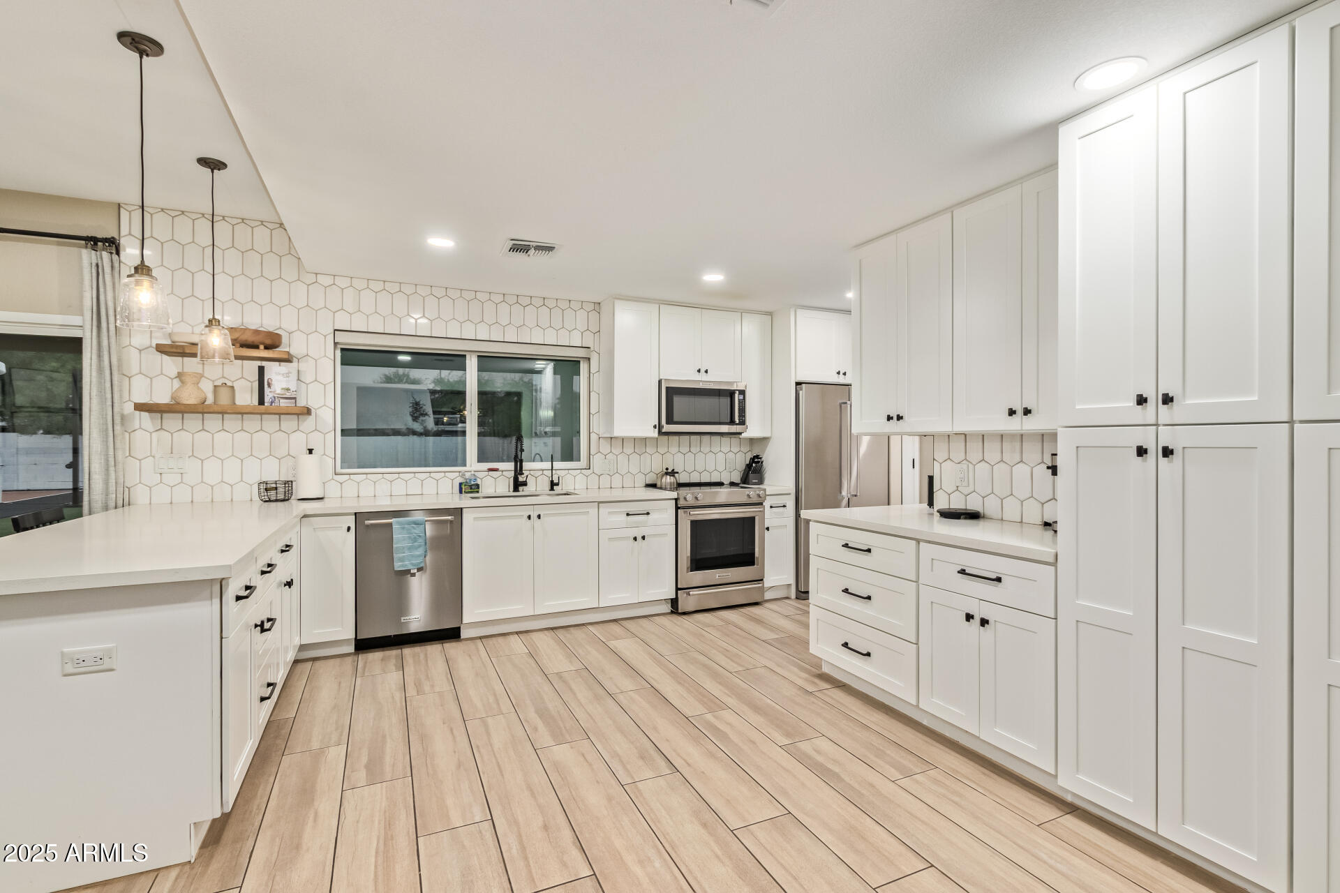 5839 E VOLTAIRE Avenue