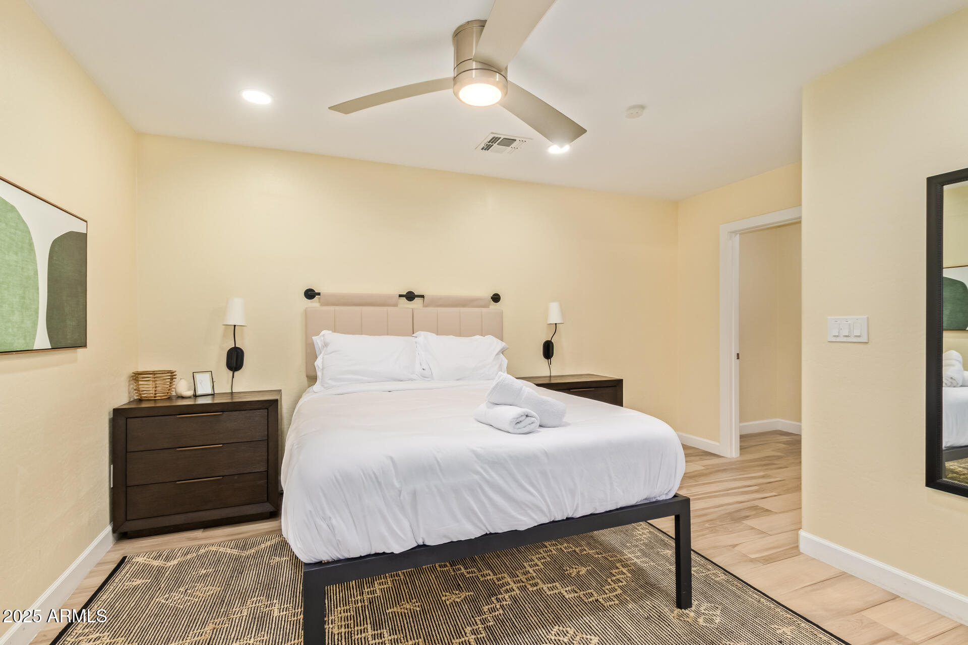 5839 E VOLTAIRE Avenue