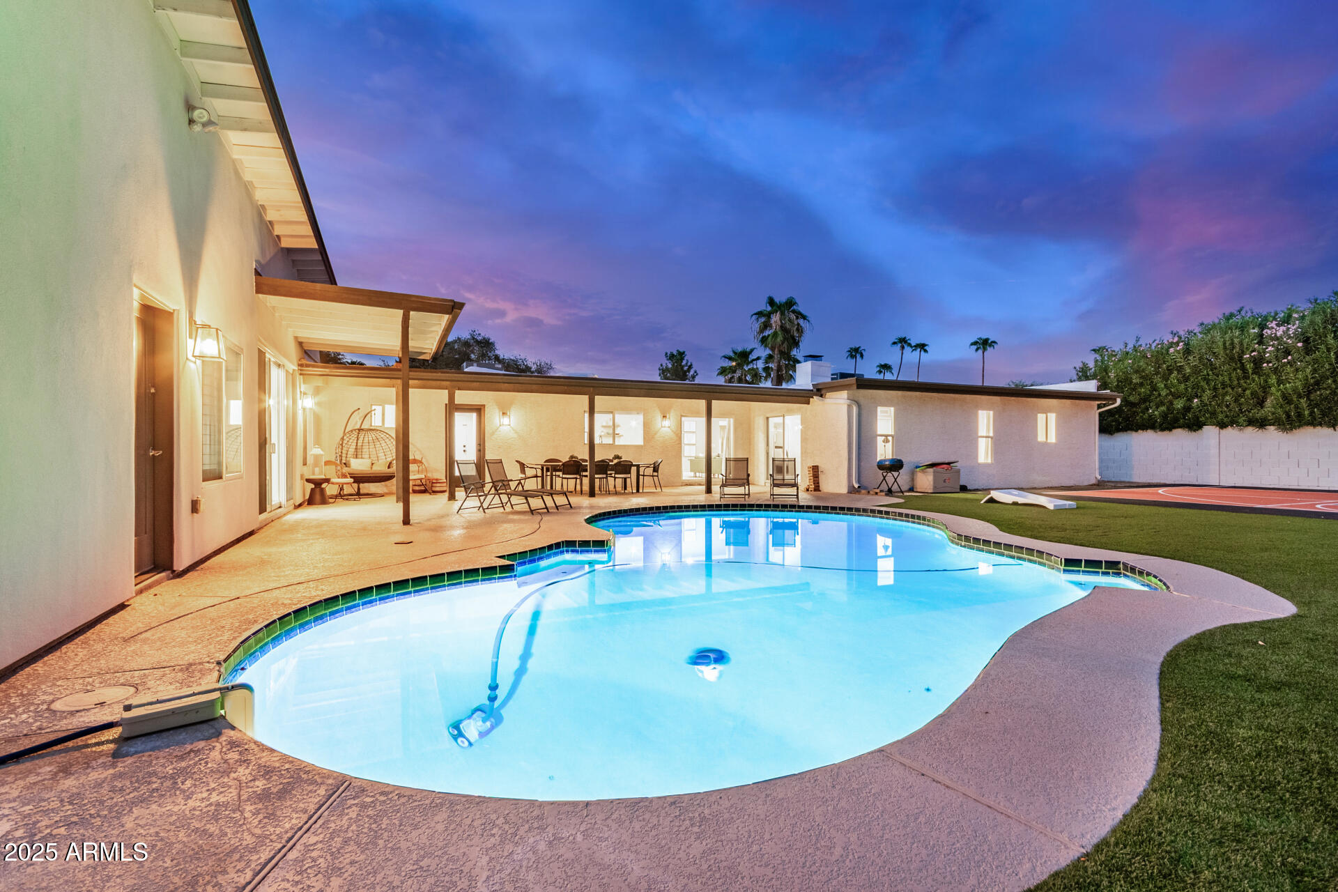 5839 E VOLTAIRE Avenue