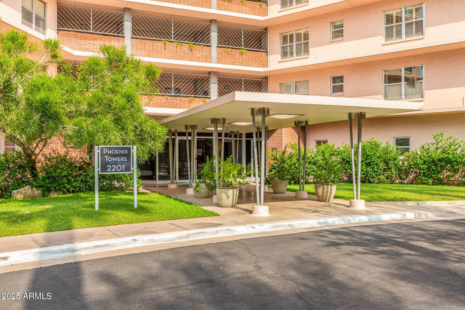 2201 N CENTRAL Avenue 3D