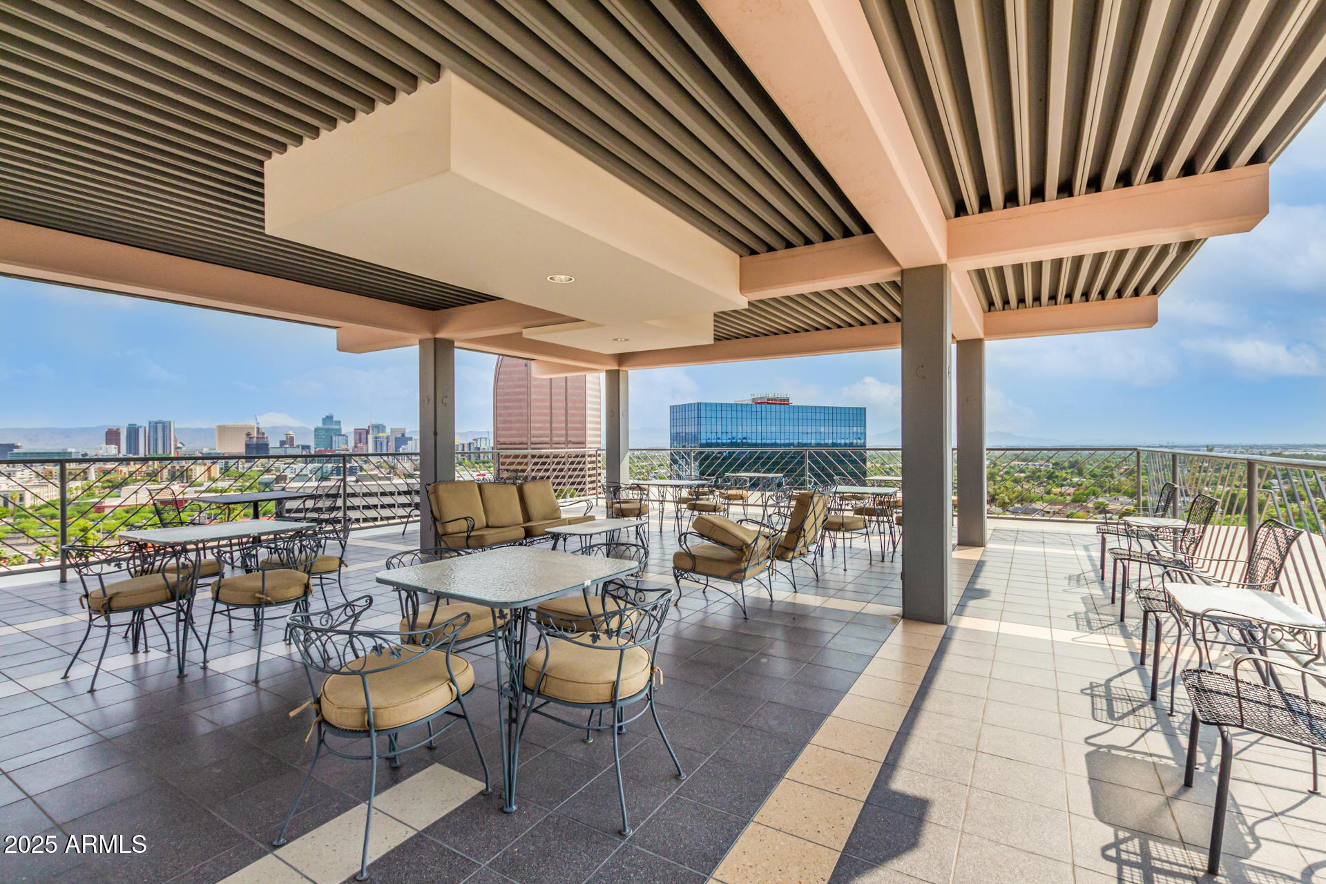 2201 N CENTRAL Avenue 3D